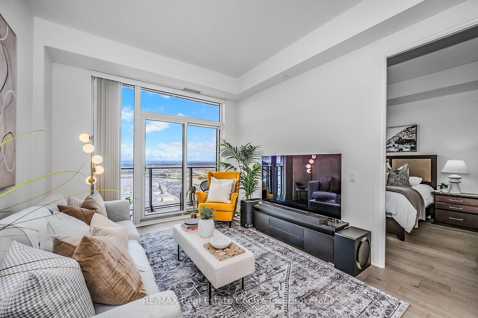 2 Bedrooms Condo at 9000 Jane, Vaughan For sale