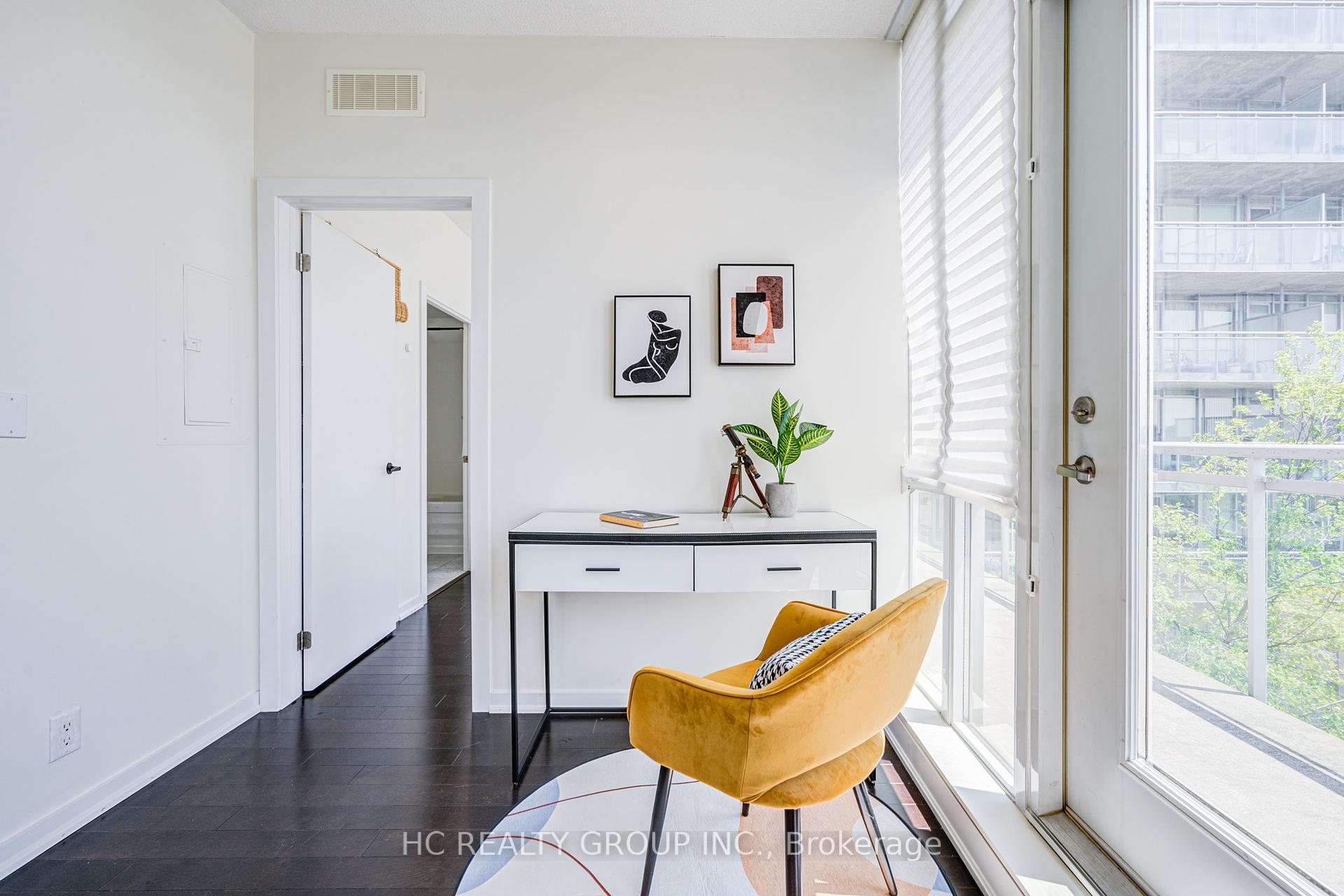 2 Bedrooms Condo at 30 Canterbury, Toronto For sale