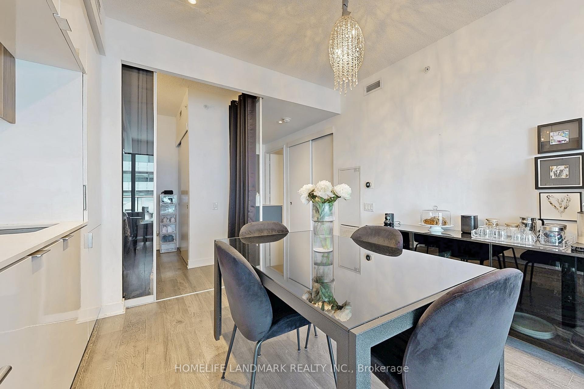 2 Bedrooms Condo at 185 Roehampton, Toronto For sale