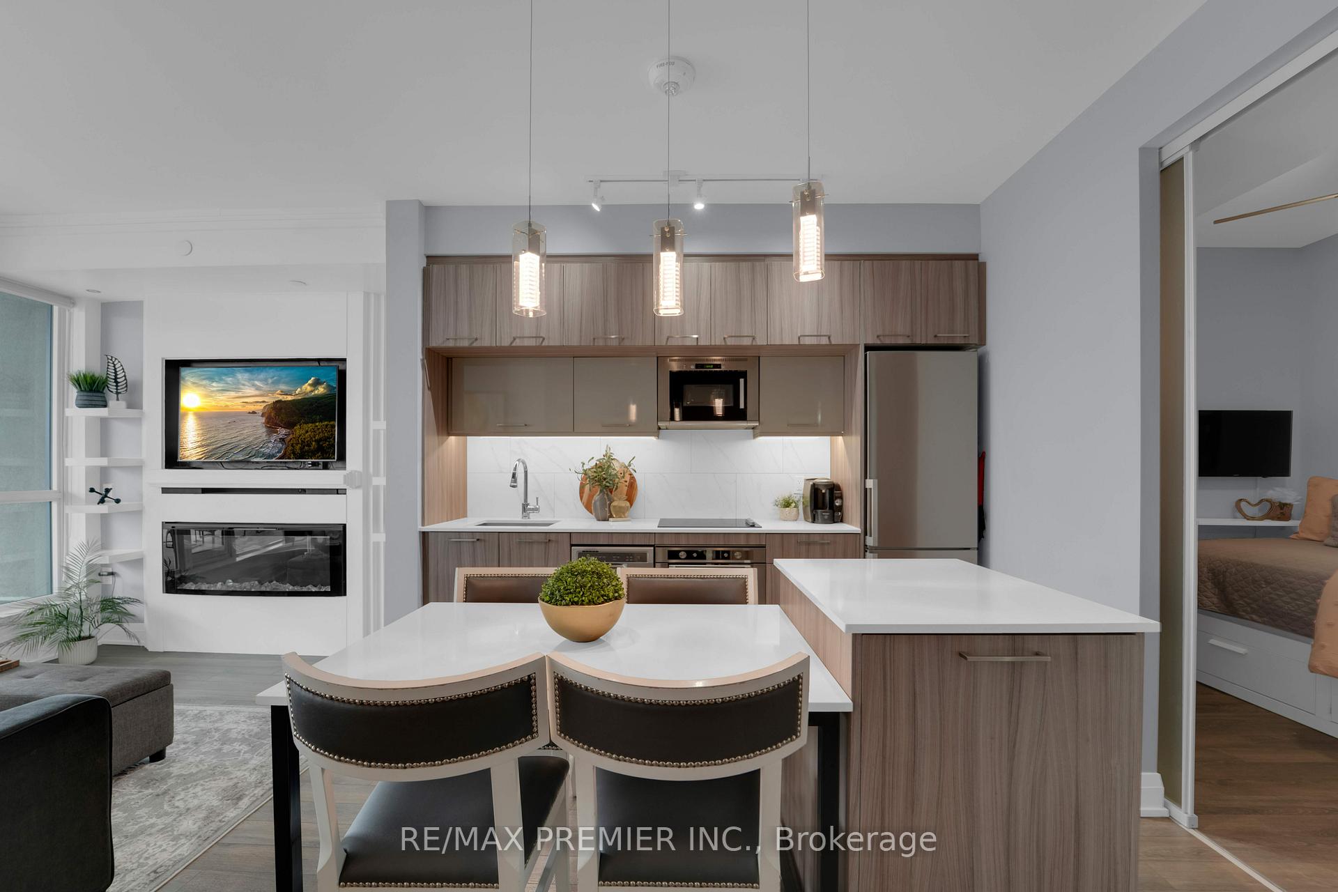 2 Bedrooms Condo at 4800 Highway 7,  Vaughan For sale