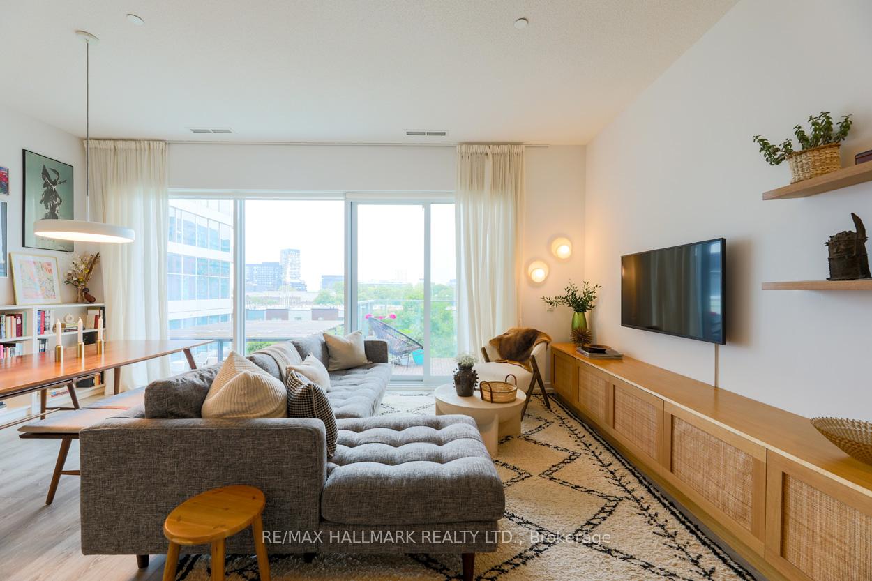 3 Bedrooms Condo at 20 Tubman, Toronto For sale