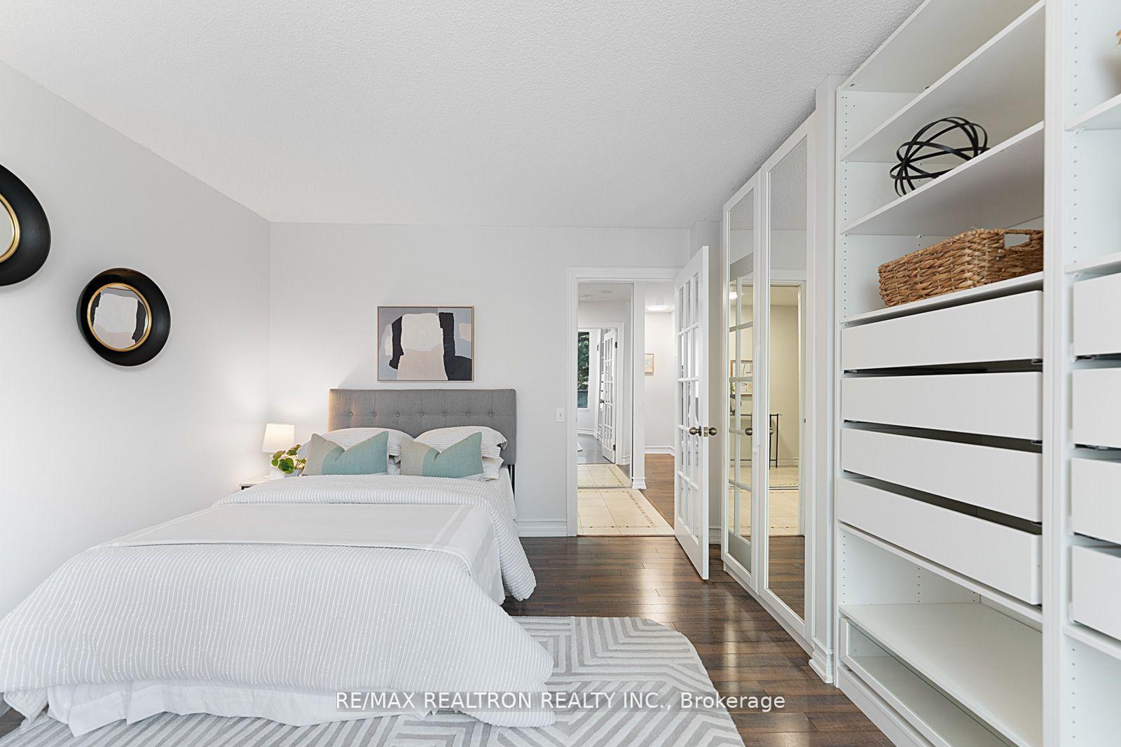 2 Bedrooms Condo at 110 Promenade, Vaughan For sale