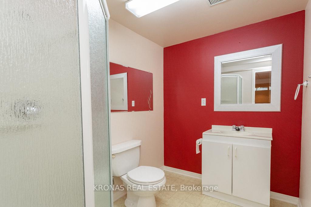 2 Bedrooms Condo at 143 Silverbirch,  Hamilton For sale