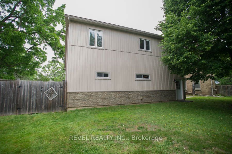 40 Oakhill Drive