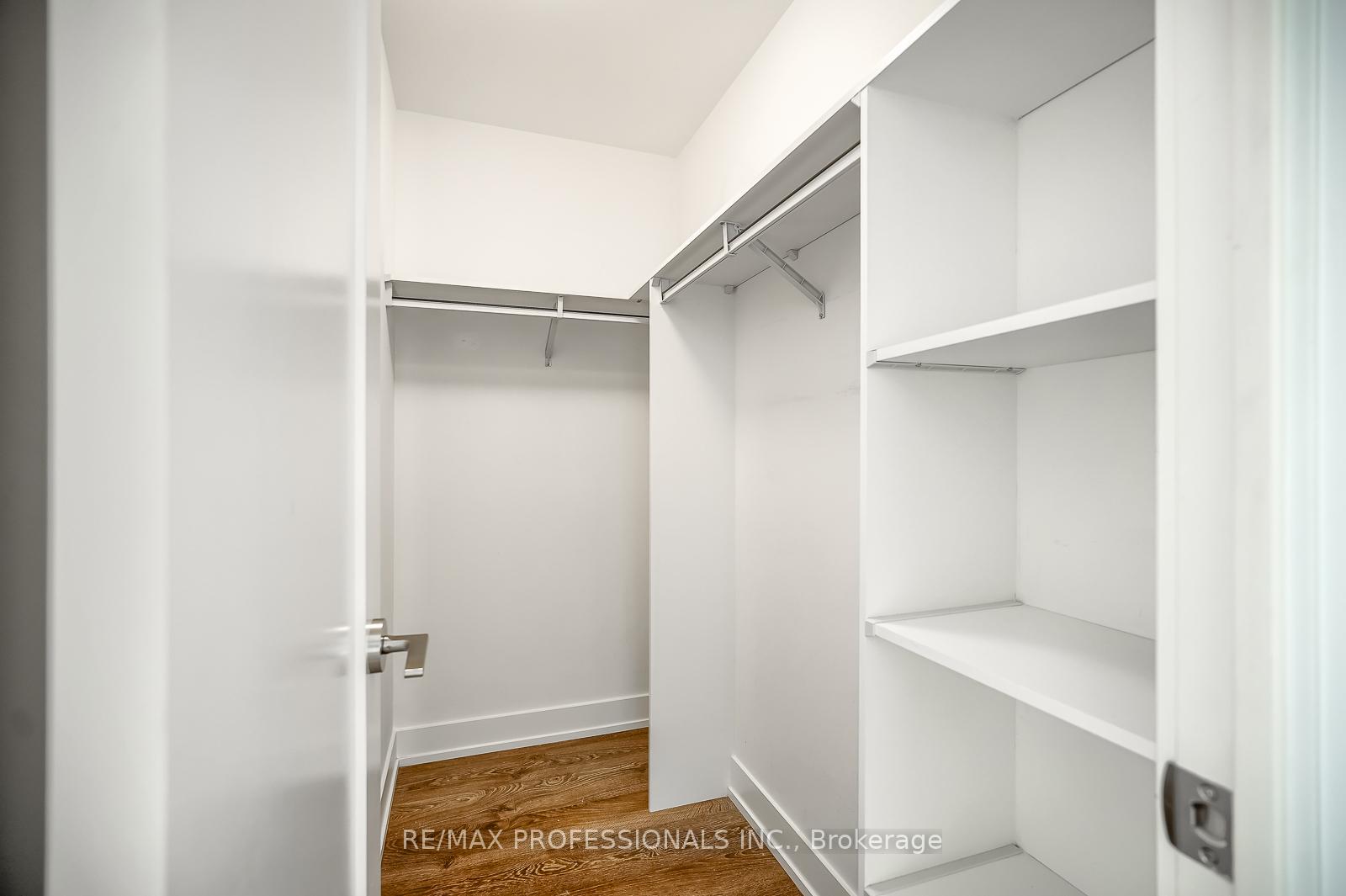 2 Bedrooms Condo at 5 Mabelle, Toronto For sale