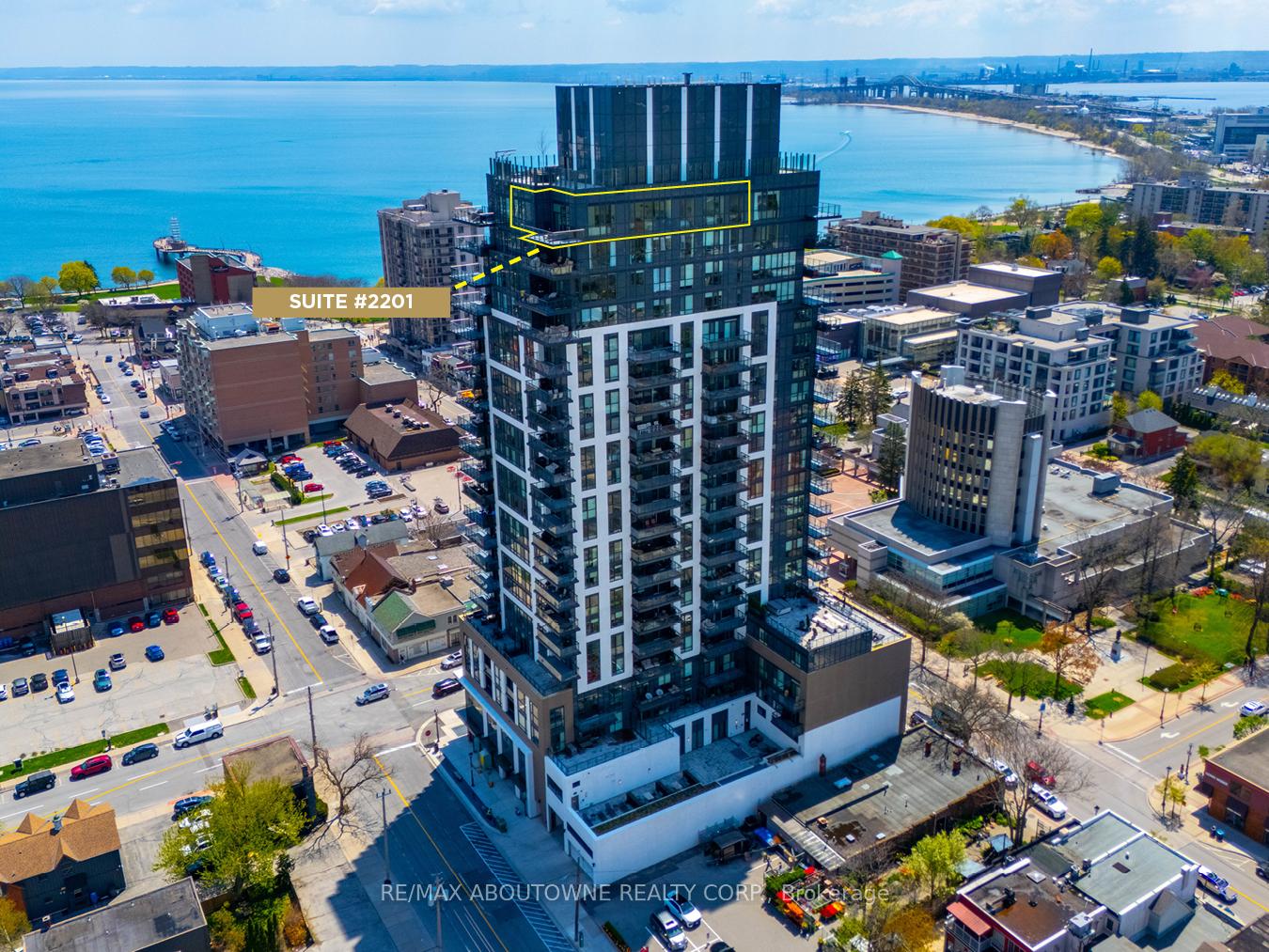 3 Bedrooms Condo at 2007 James, Burlington For sale