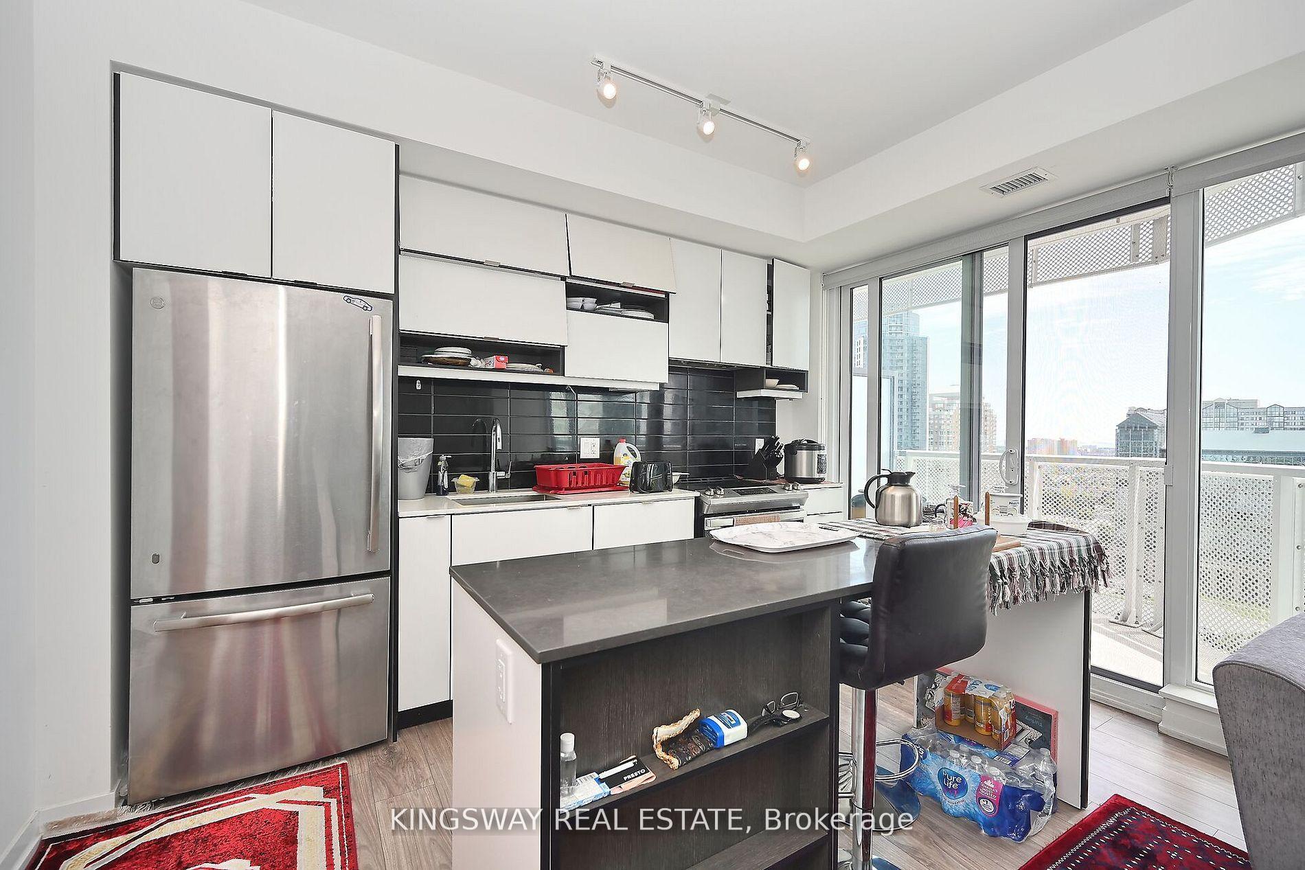 2 Bedrooms Condo at 4065 Confederation, Mississauga For sale