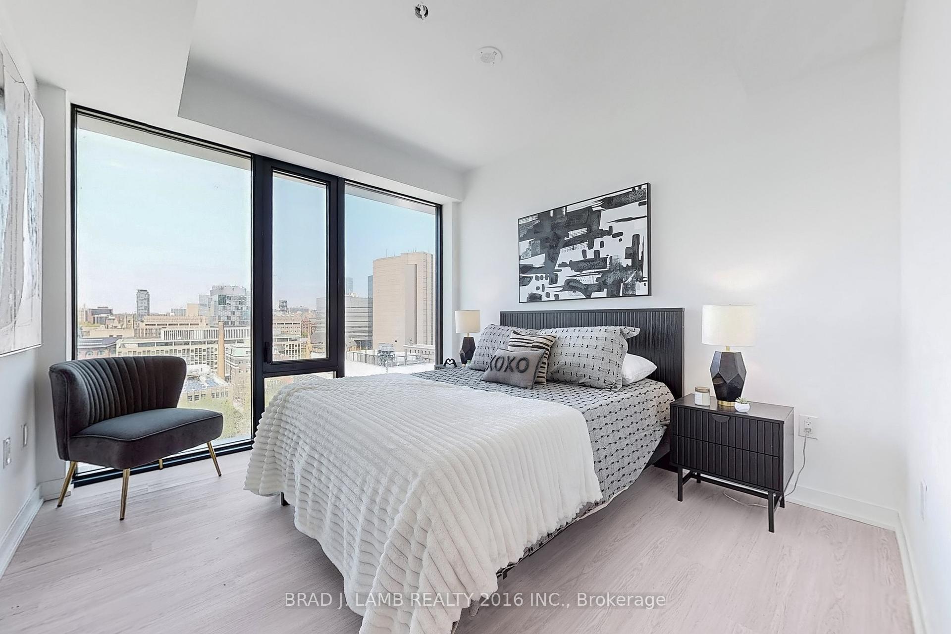 2 Bedrooms Condo at 195 McCaul, Toronto For sale
