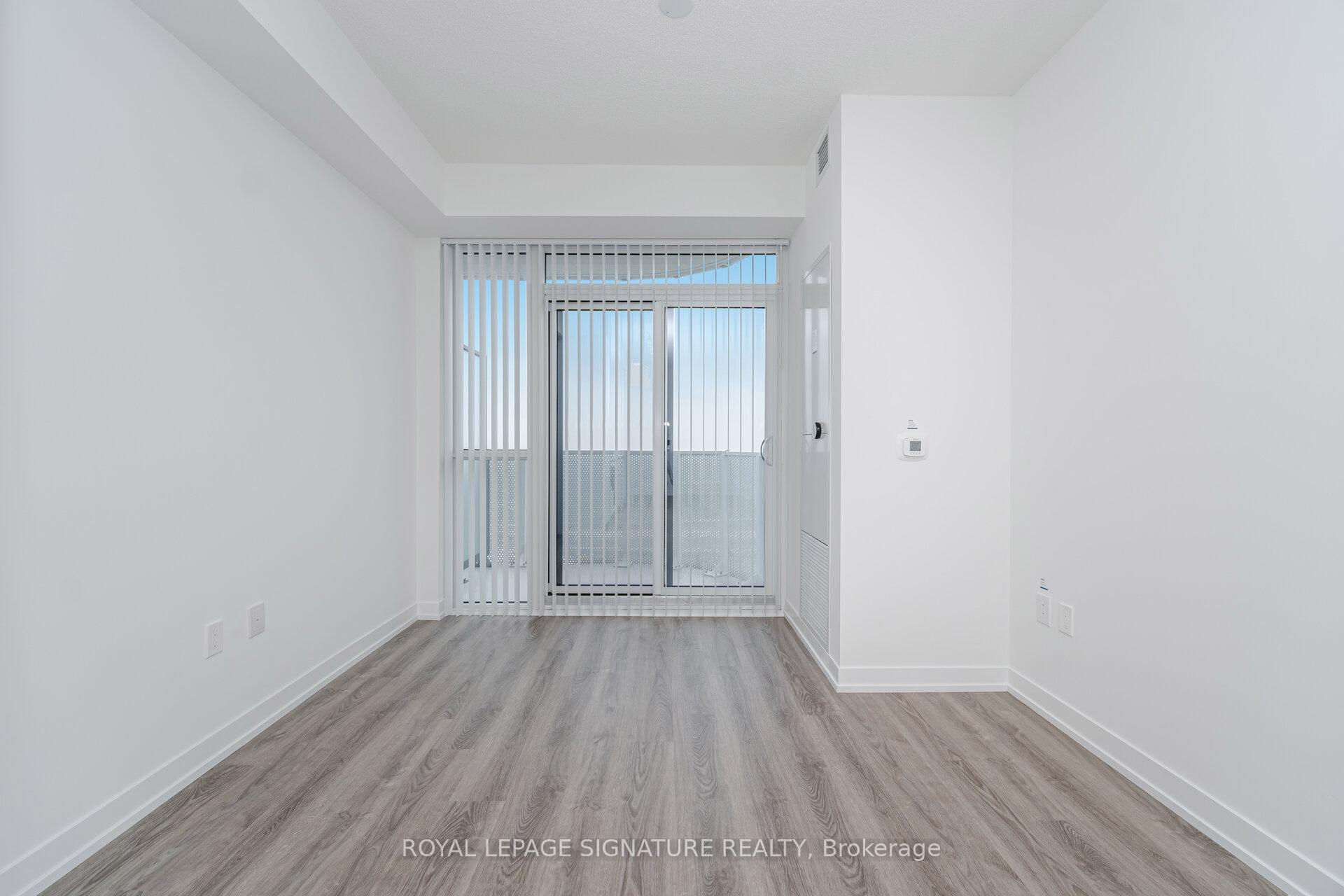 2 Bedrooms Condo at 195 Commerce, Vaughan For sale