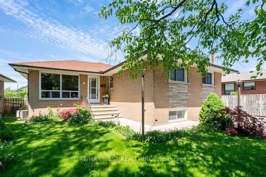 12 Mangrove Road, Toronto, ON M6L 2A1