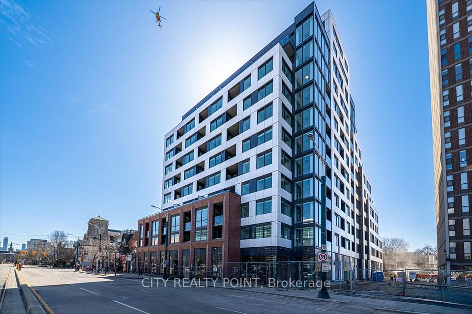 664 Spadina