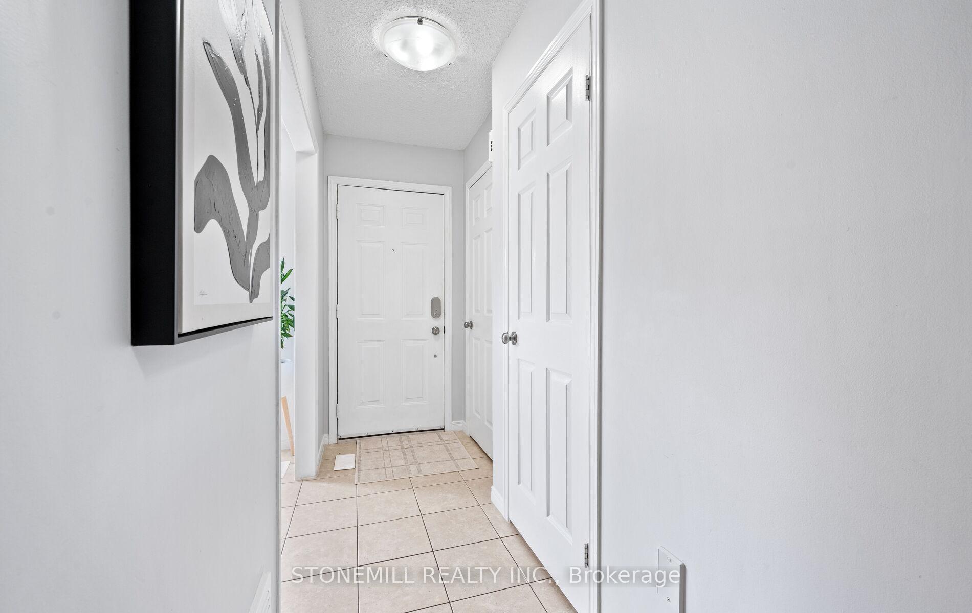 2 Bedrooms Condo at 4200 Kilmer, Burlington For sale