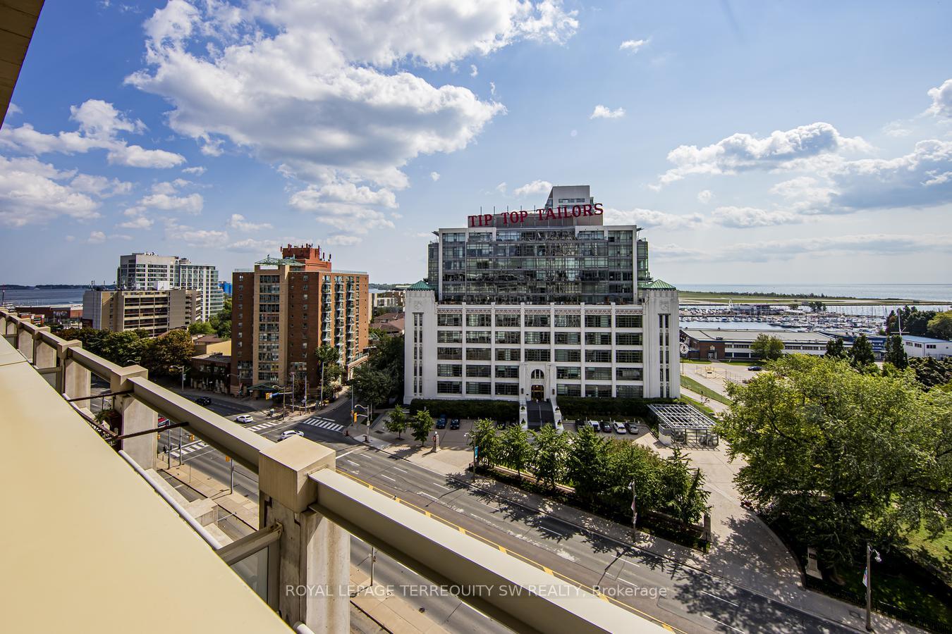 2 Bedrooms Condo at 618 A Fleet, Toronto For sale
