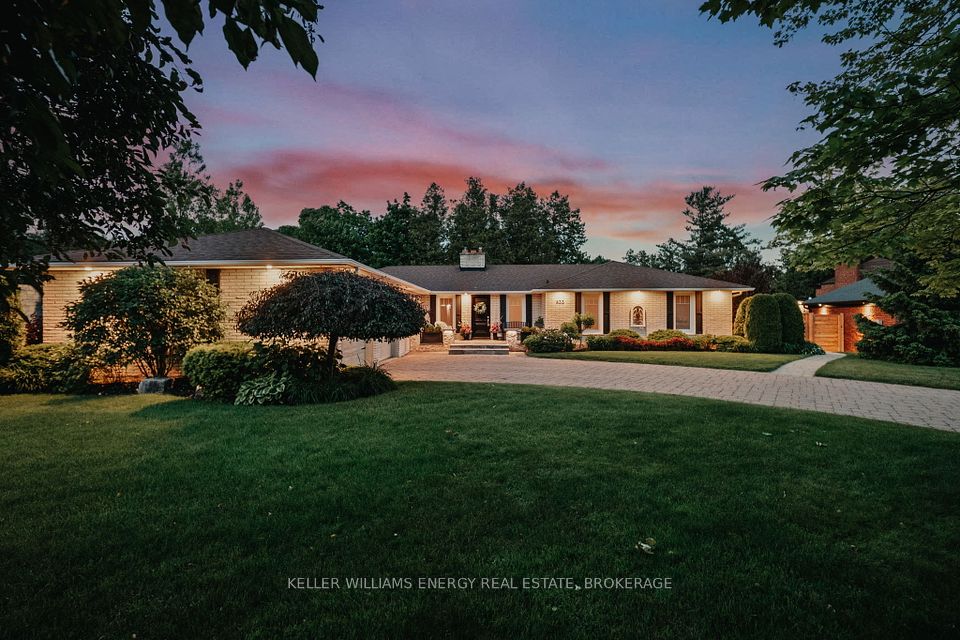 833 Glenmanor
