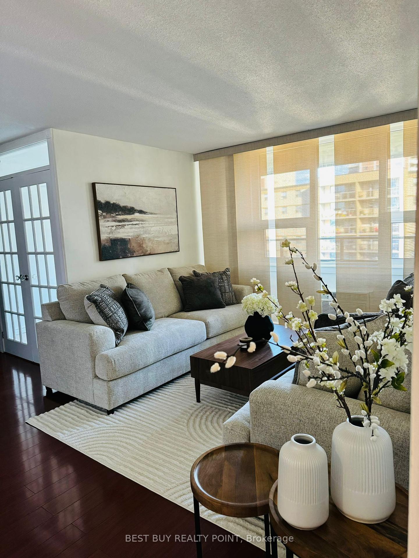 3 Bedrooms Condo at 15 La Rose, Toronto For sale