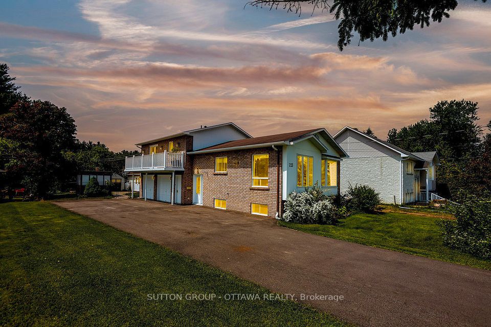 223 Des Outaouais Street, Clarence-Rockland, ON K4K 1G2