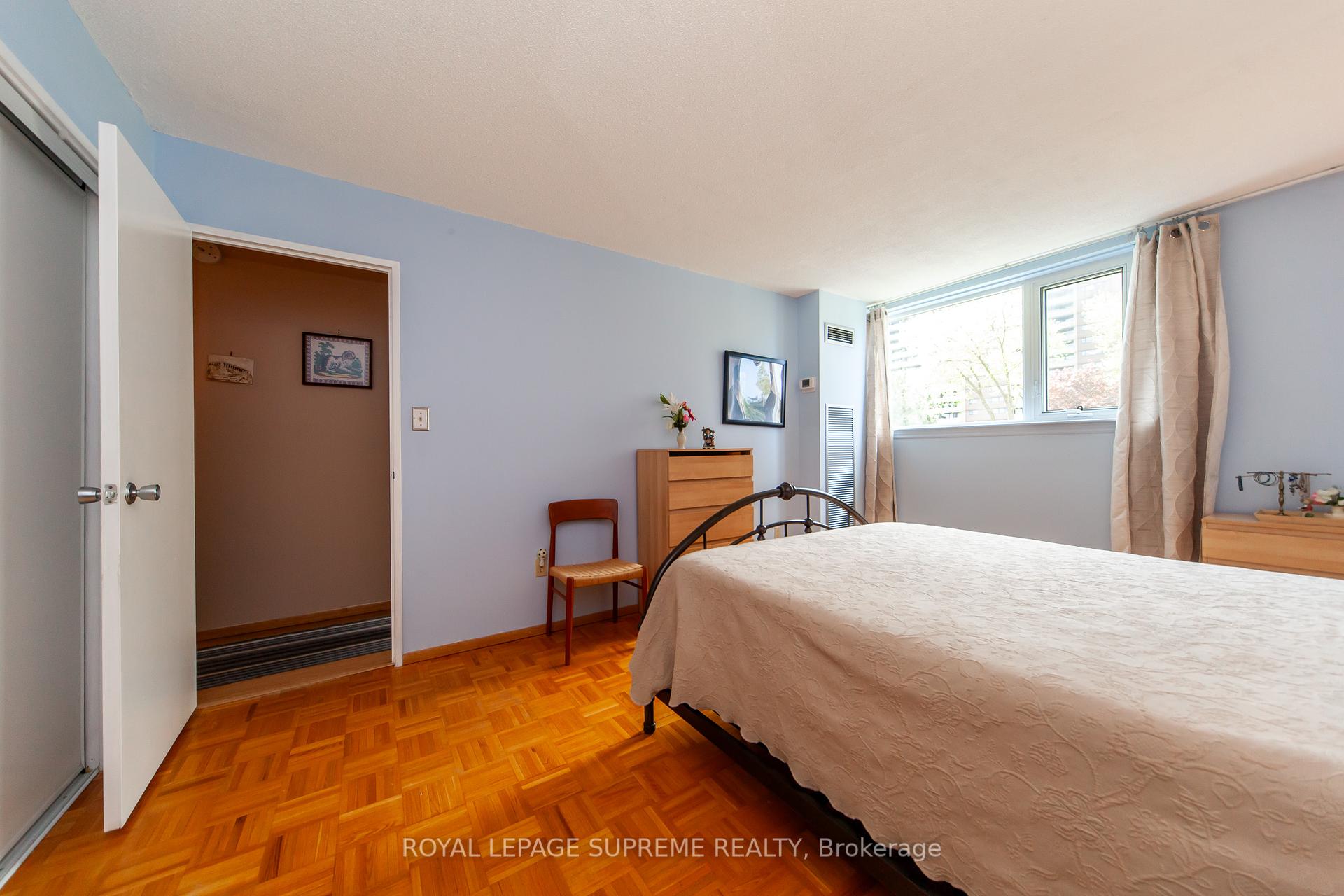 2 Bedrooms Condo at 270 Scarlett, Toronto For sale