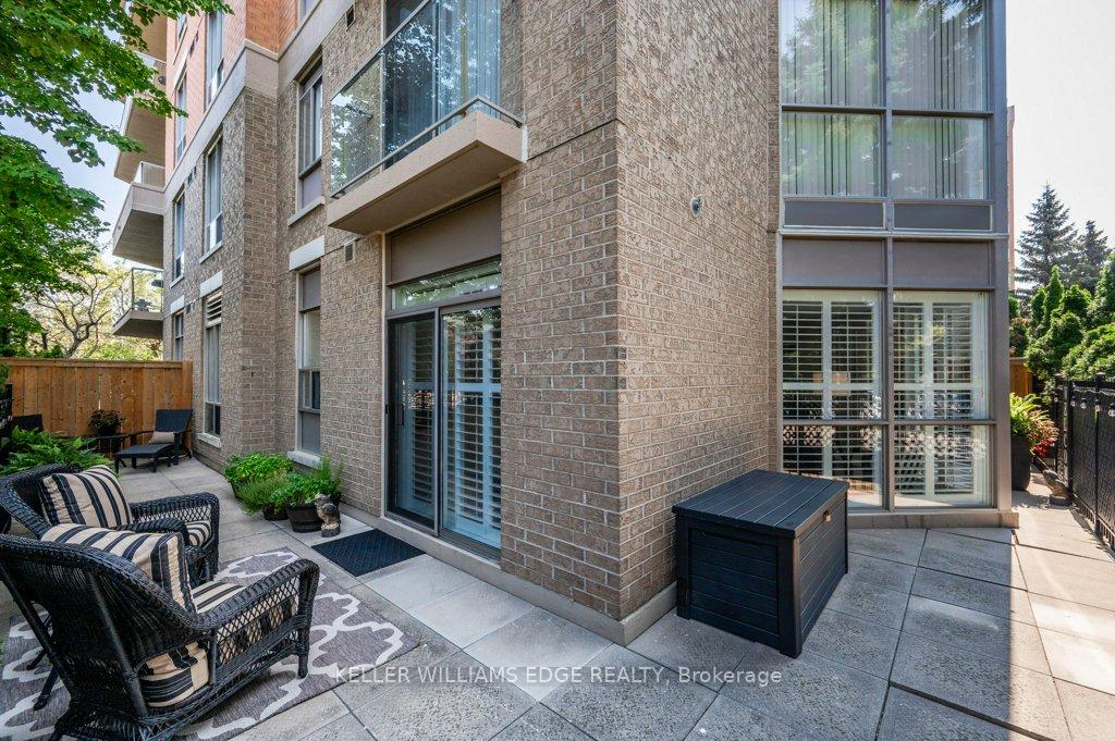 2 Bedrooms Condo at 1150 Parkwest, Mississauga For sale