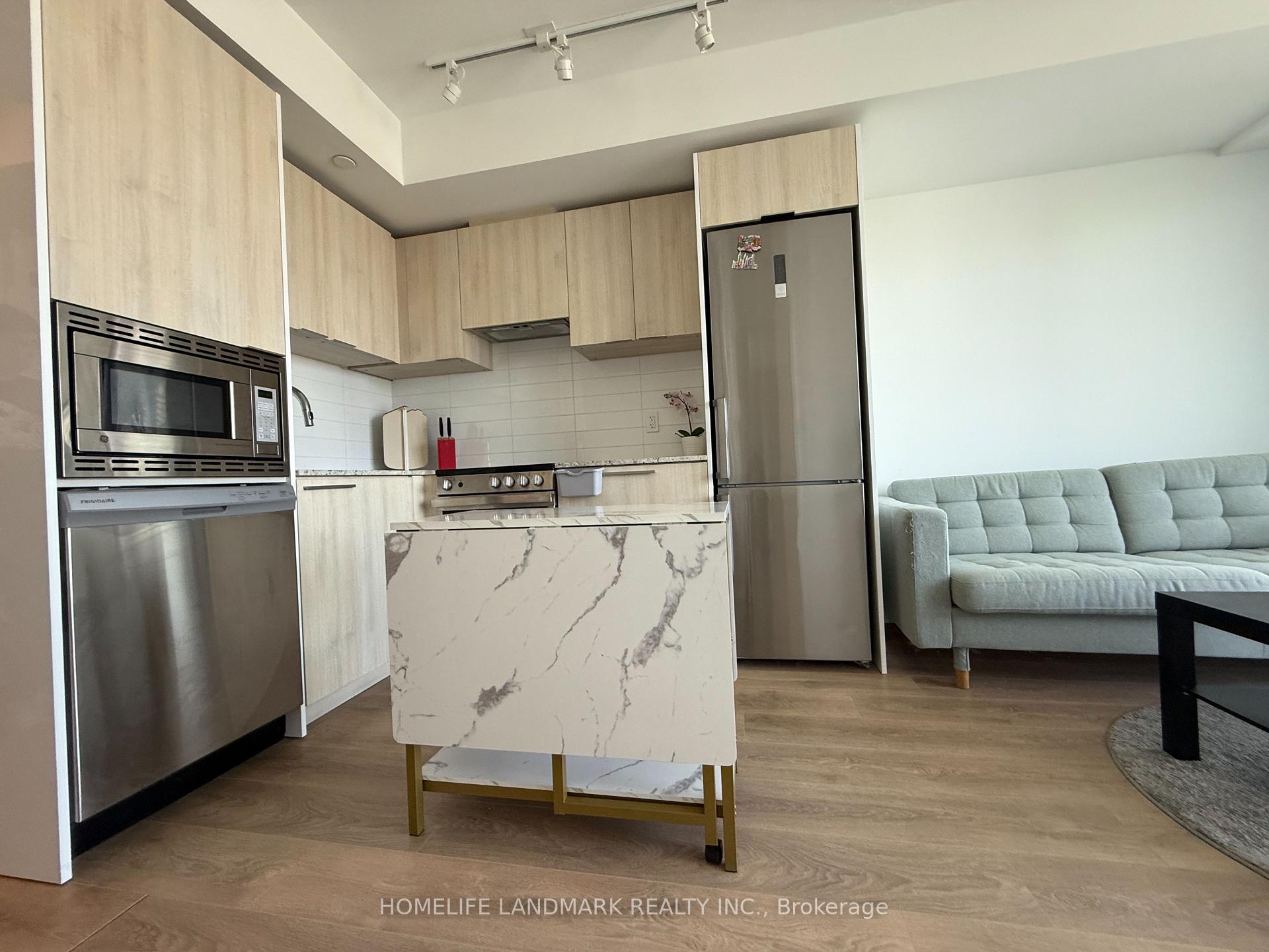 2 Bedrooms Condo at 501 Yonge, Toronto For sale