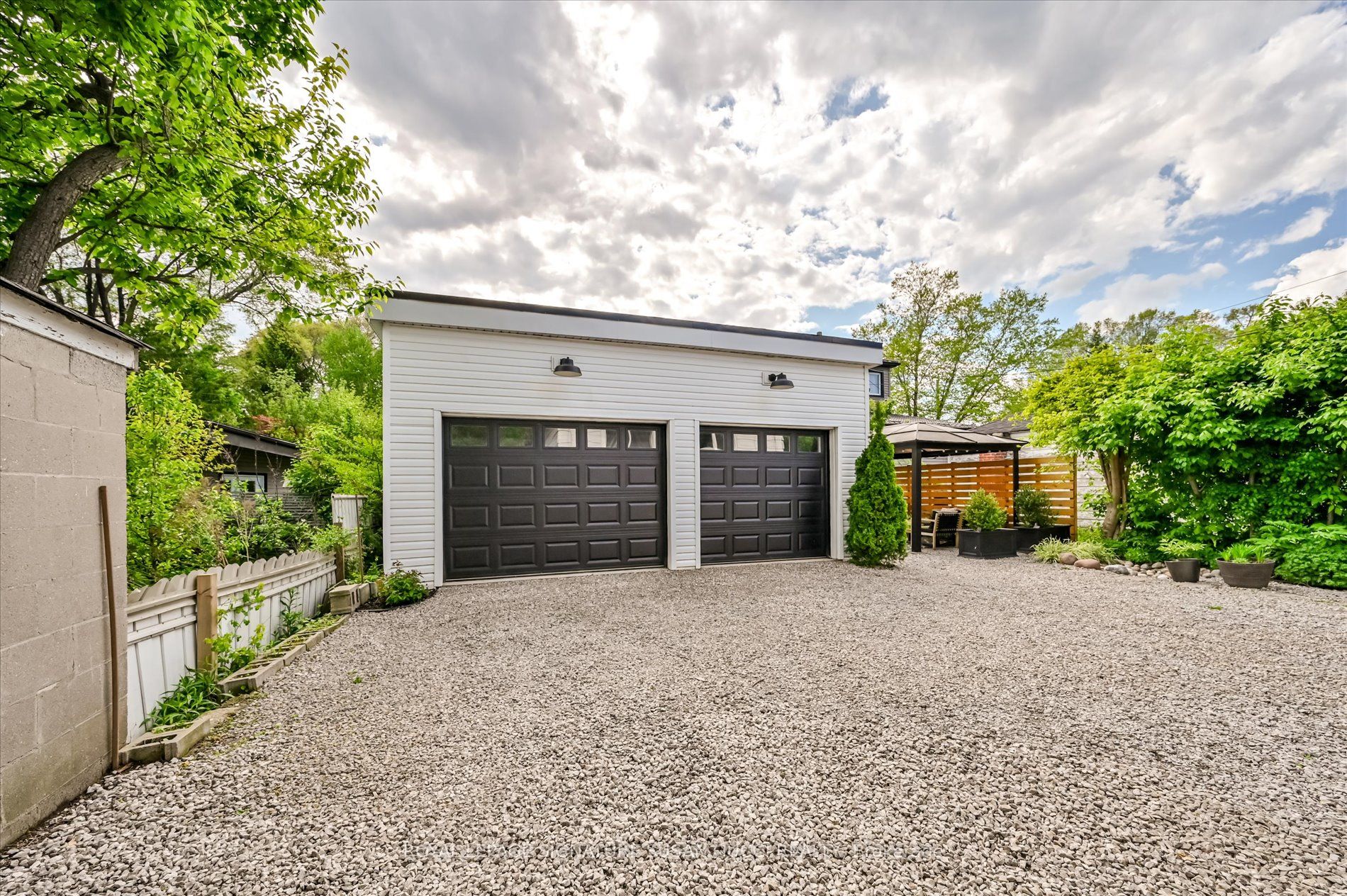 1006 Victoria Park Avenue