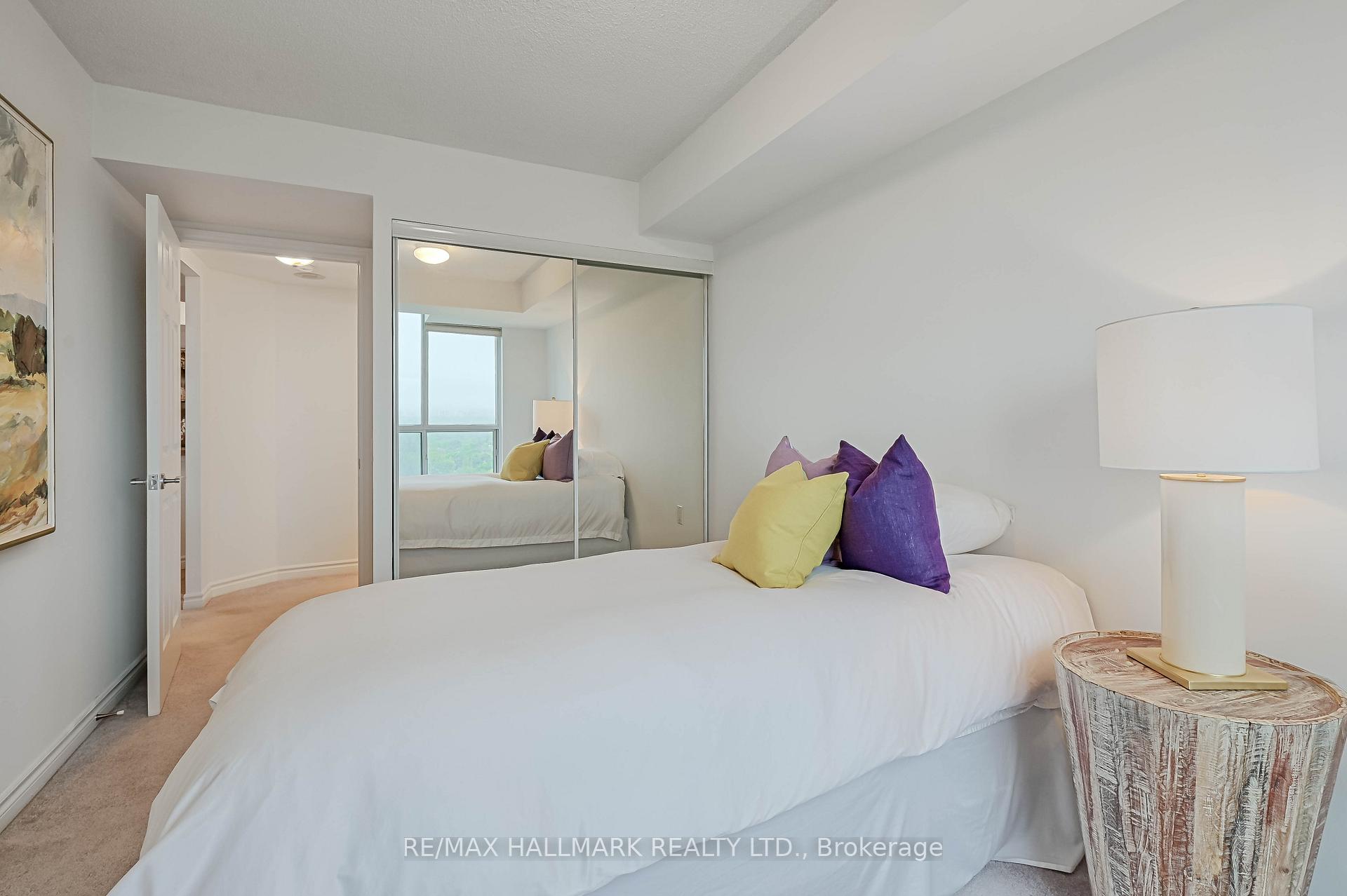 2 Bedrooms Condo at 388 Bloor, Toronto For sale