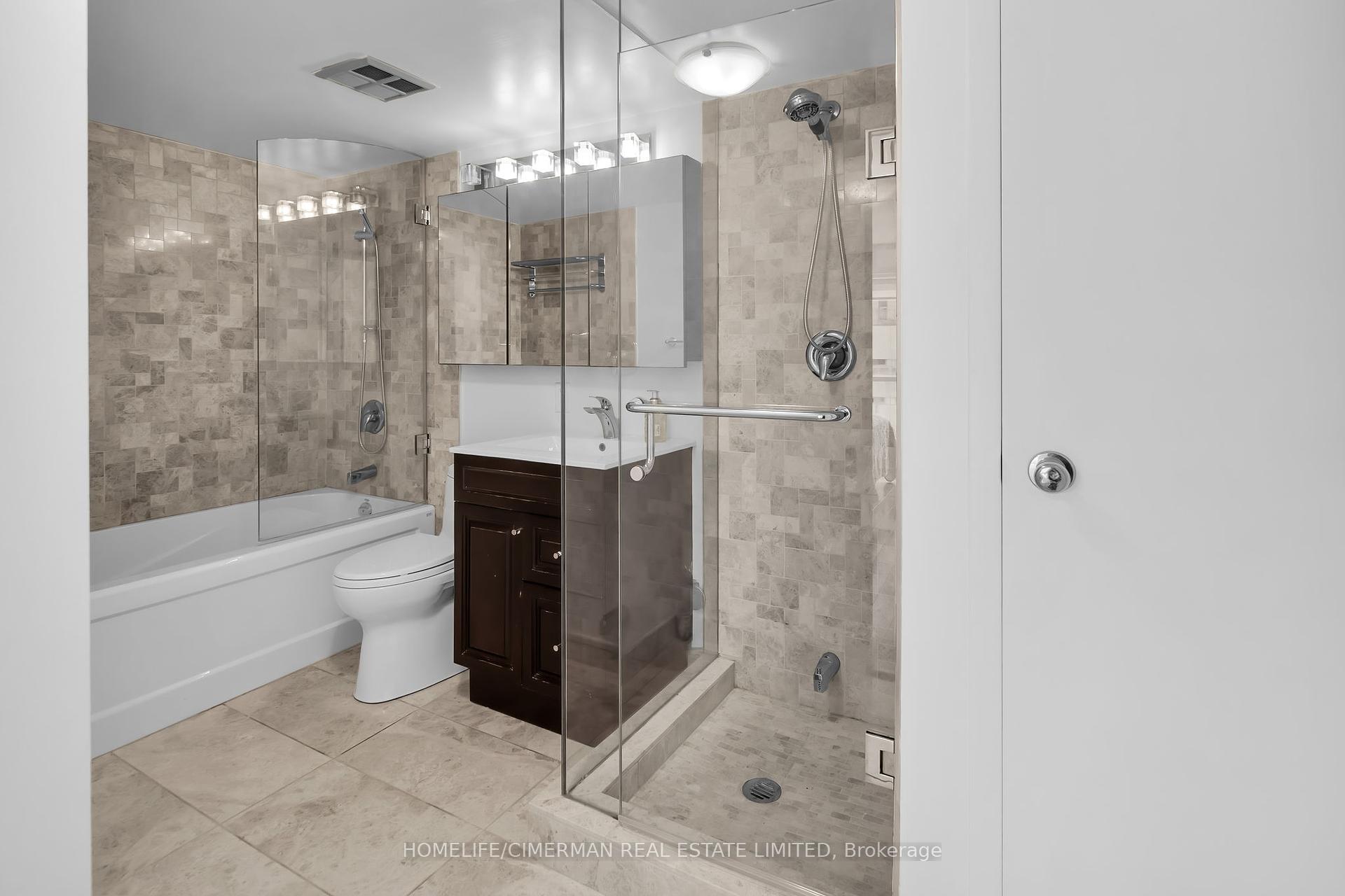 3 Bedrooms Condo at 10 Queens Quay, Toronto For sale