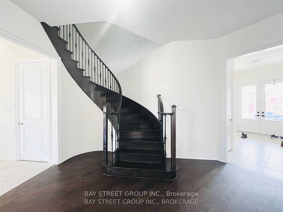 83 Muirfield Drive, Barrie, ON L4N 5S4