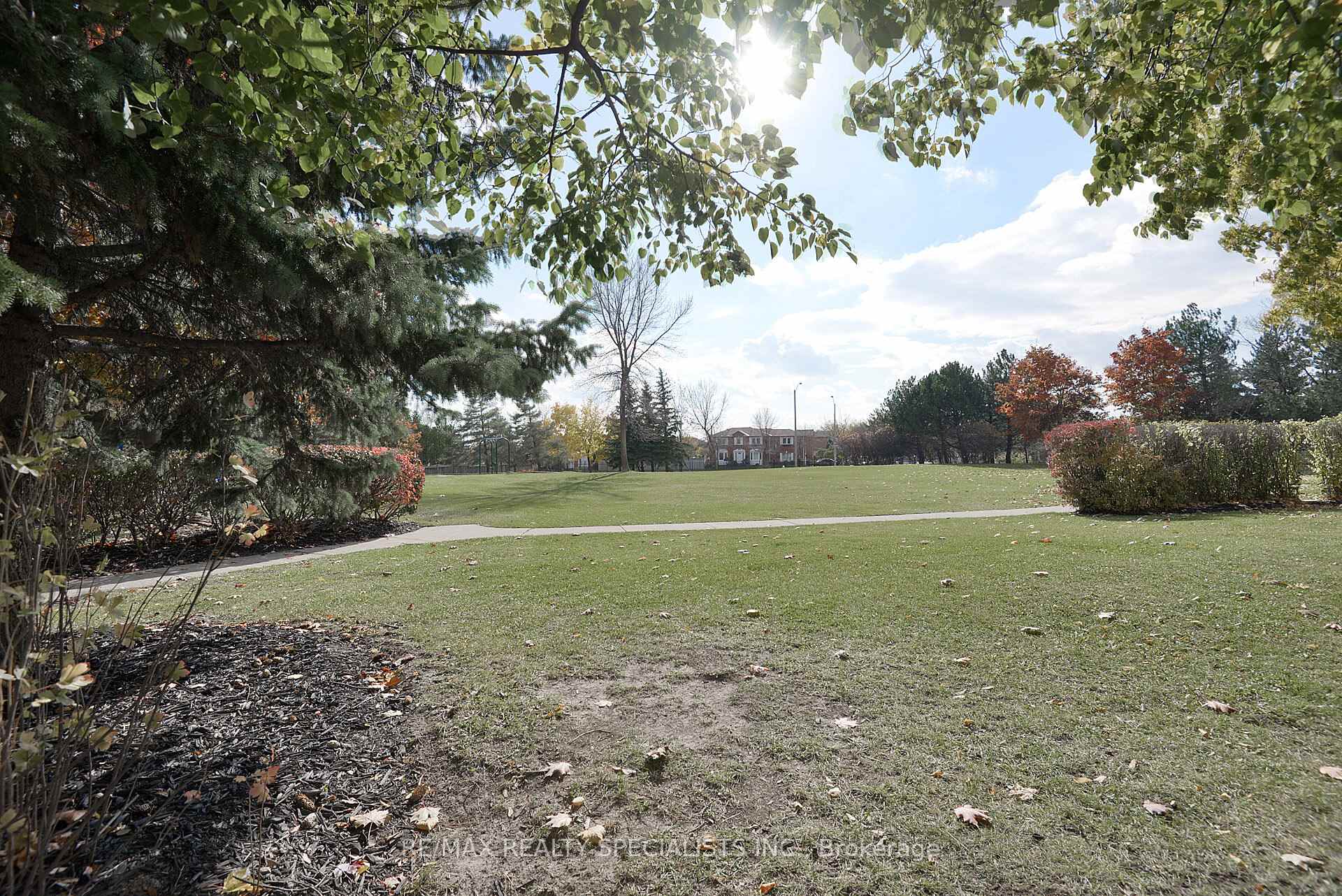 3 Bedrooms Co-op at 350 Webb, Mississauga For sale