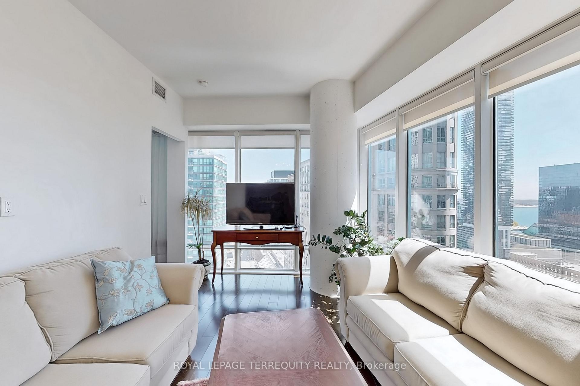 2 Bedrooms Condo at 8 The Esplanade, Toronto For sale