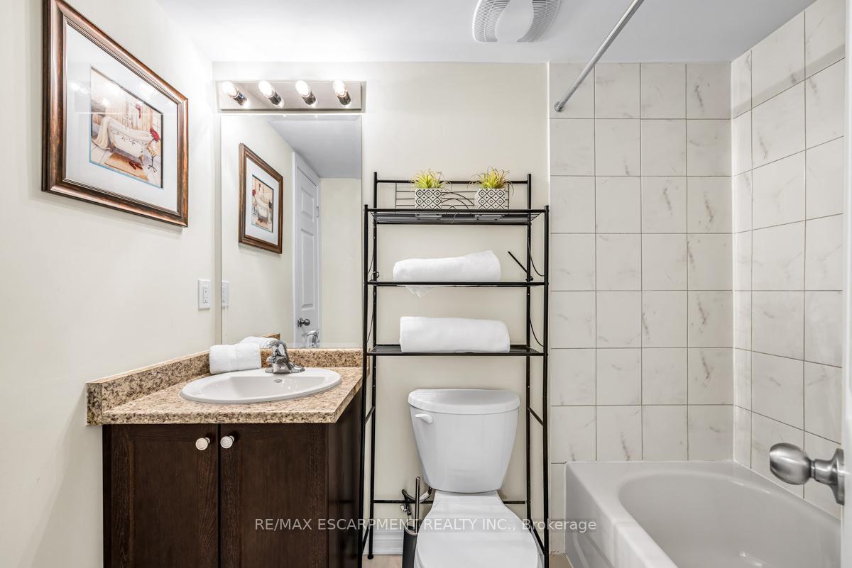 2 Bedrooms Condo at 383 Dundas,  Hamilton For sale