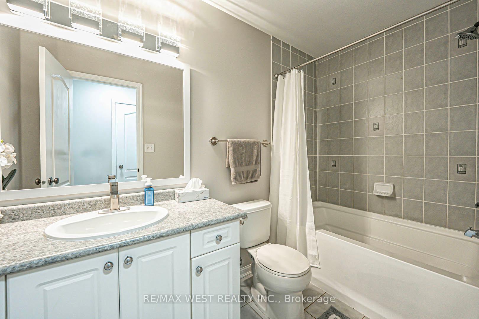 3 Bedrooms Condo at 3050 Rotary, Burlington For sale
