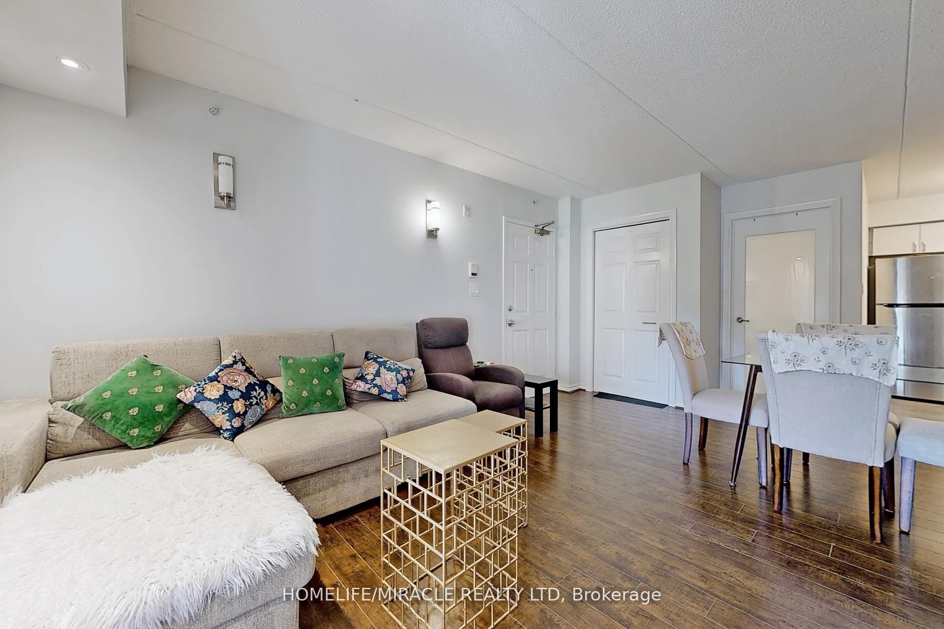 2 Bedrooms Condo at 1440 Bishops, Oakville For sale