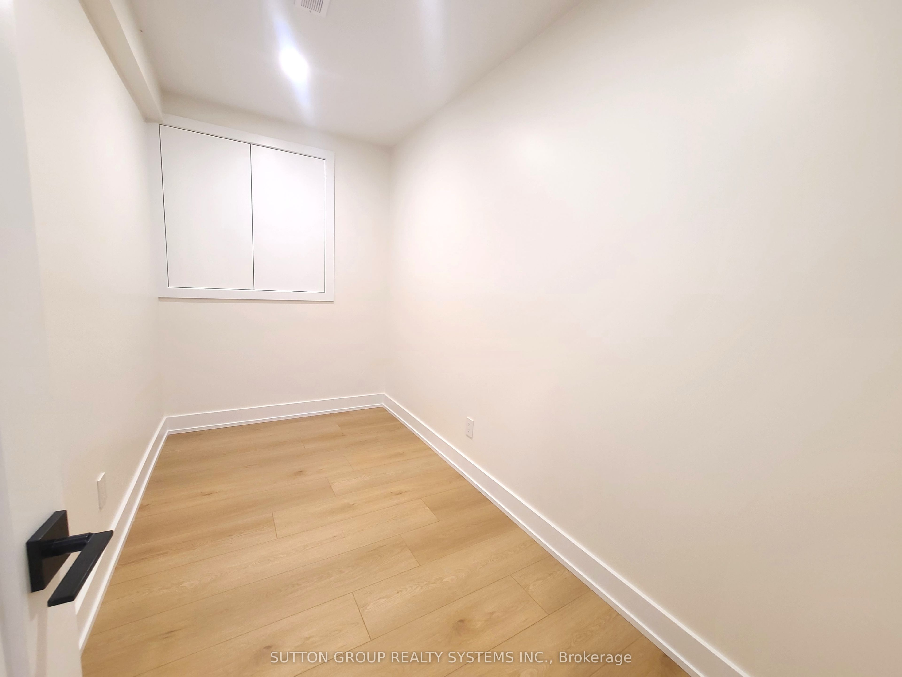 21 South Kingsway