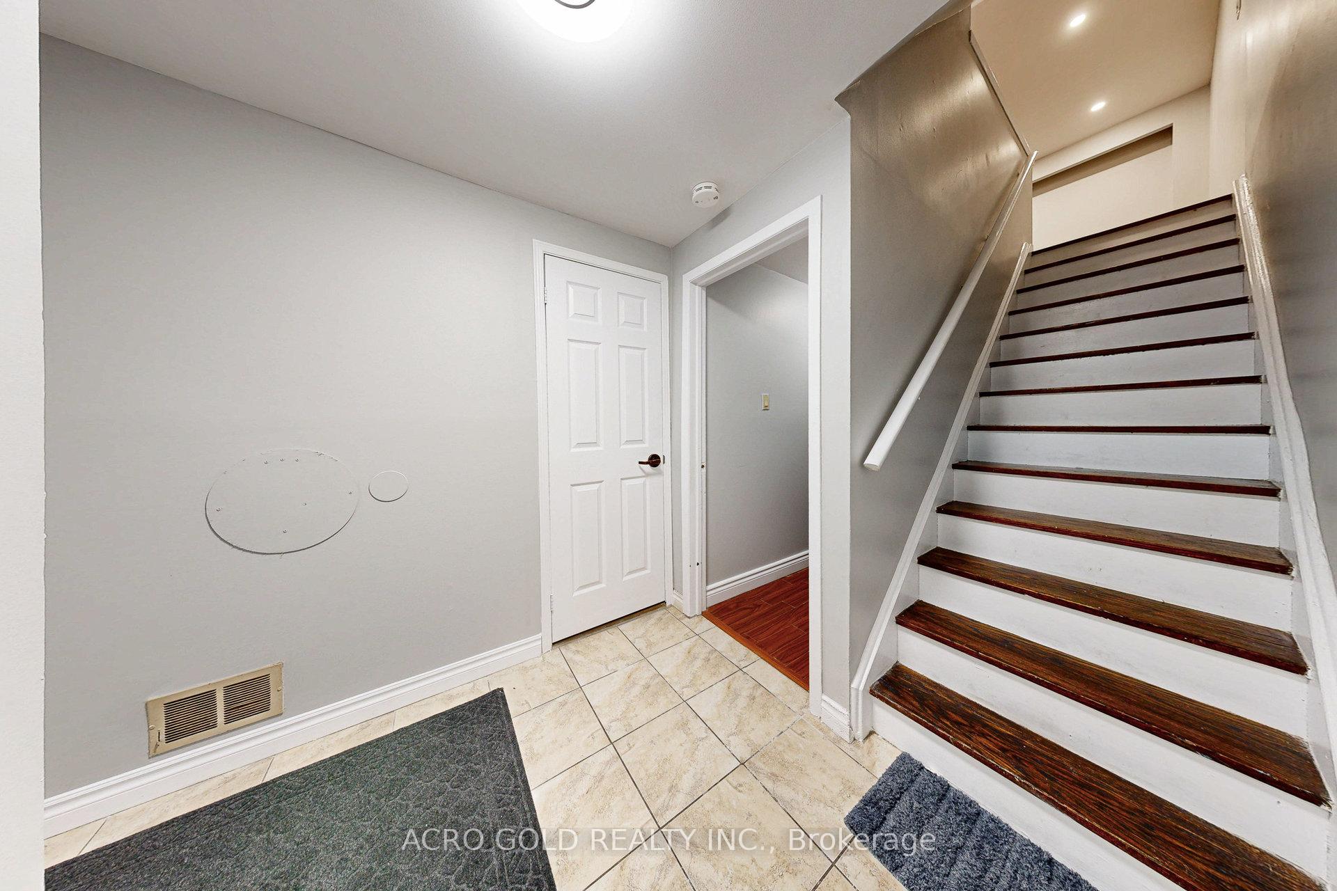 4 Bedrooms Condo at 441 Military,  Toronto For sale