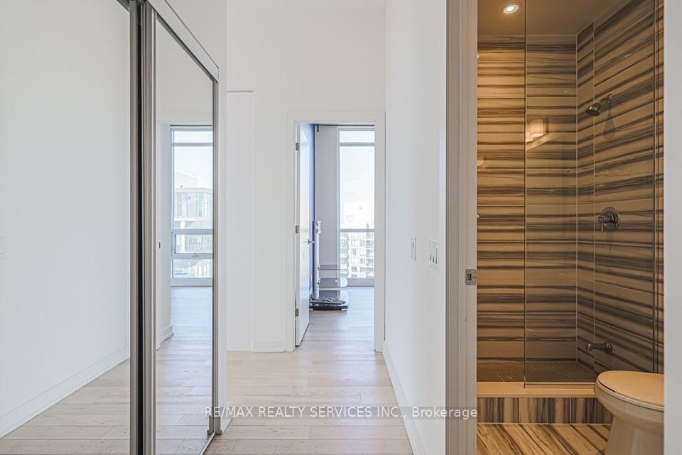 2 Bedrooms Condo at 2220 Lakeshore,  Toronto For sale