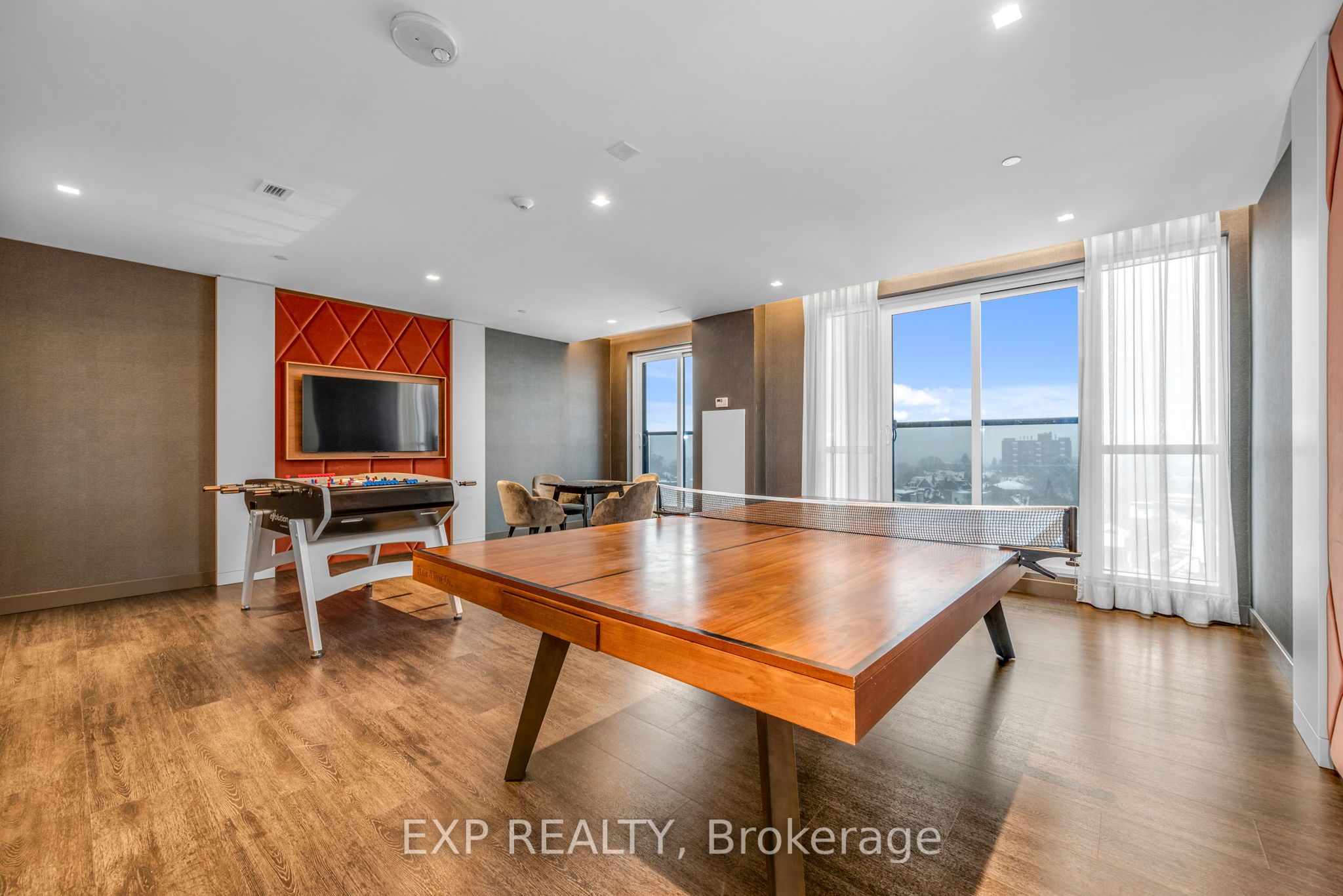 560 Rideau Street, #421