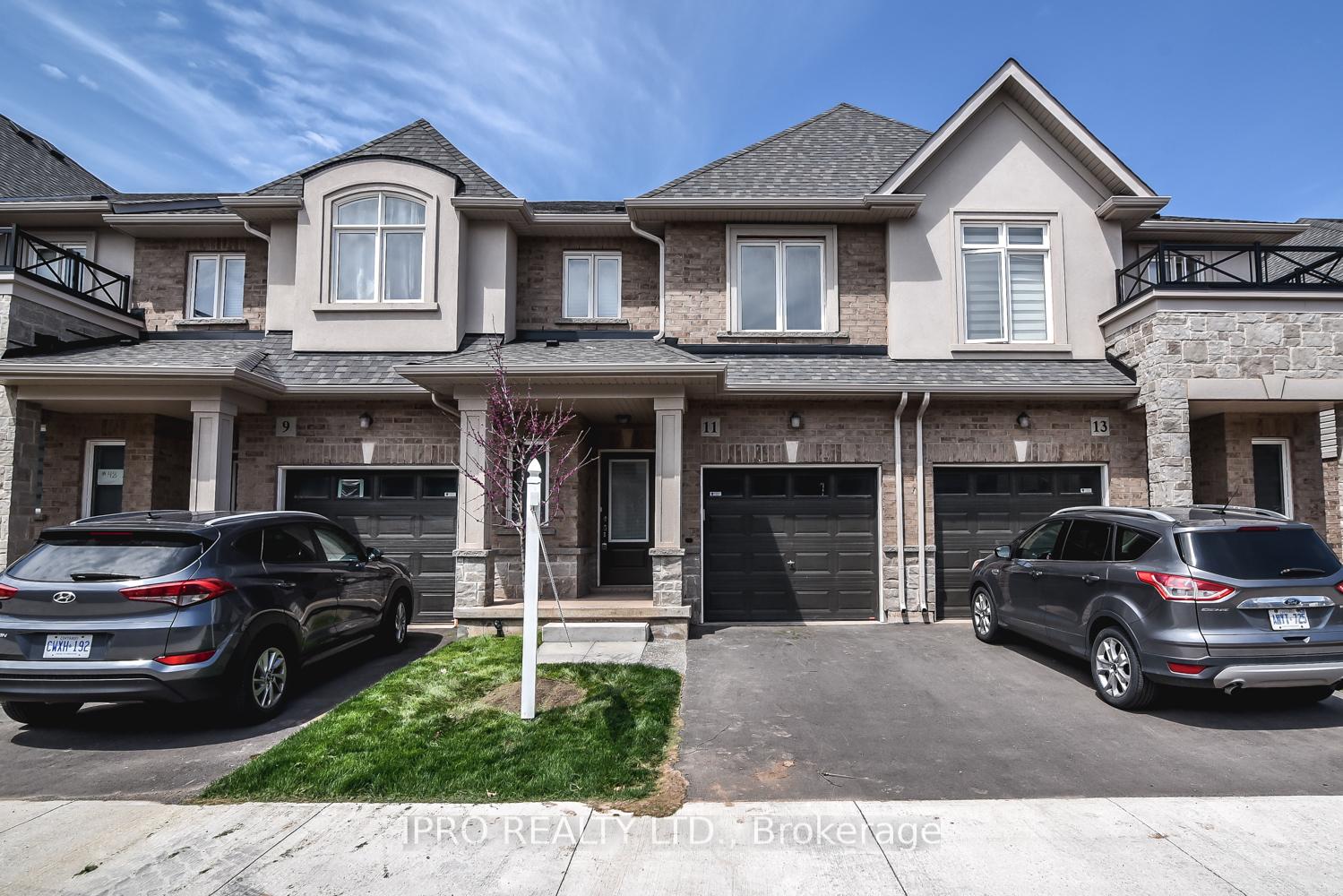 3 Bedrooms Condo at 11 Mockingbird, Hamilton For sale