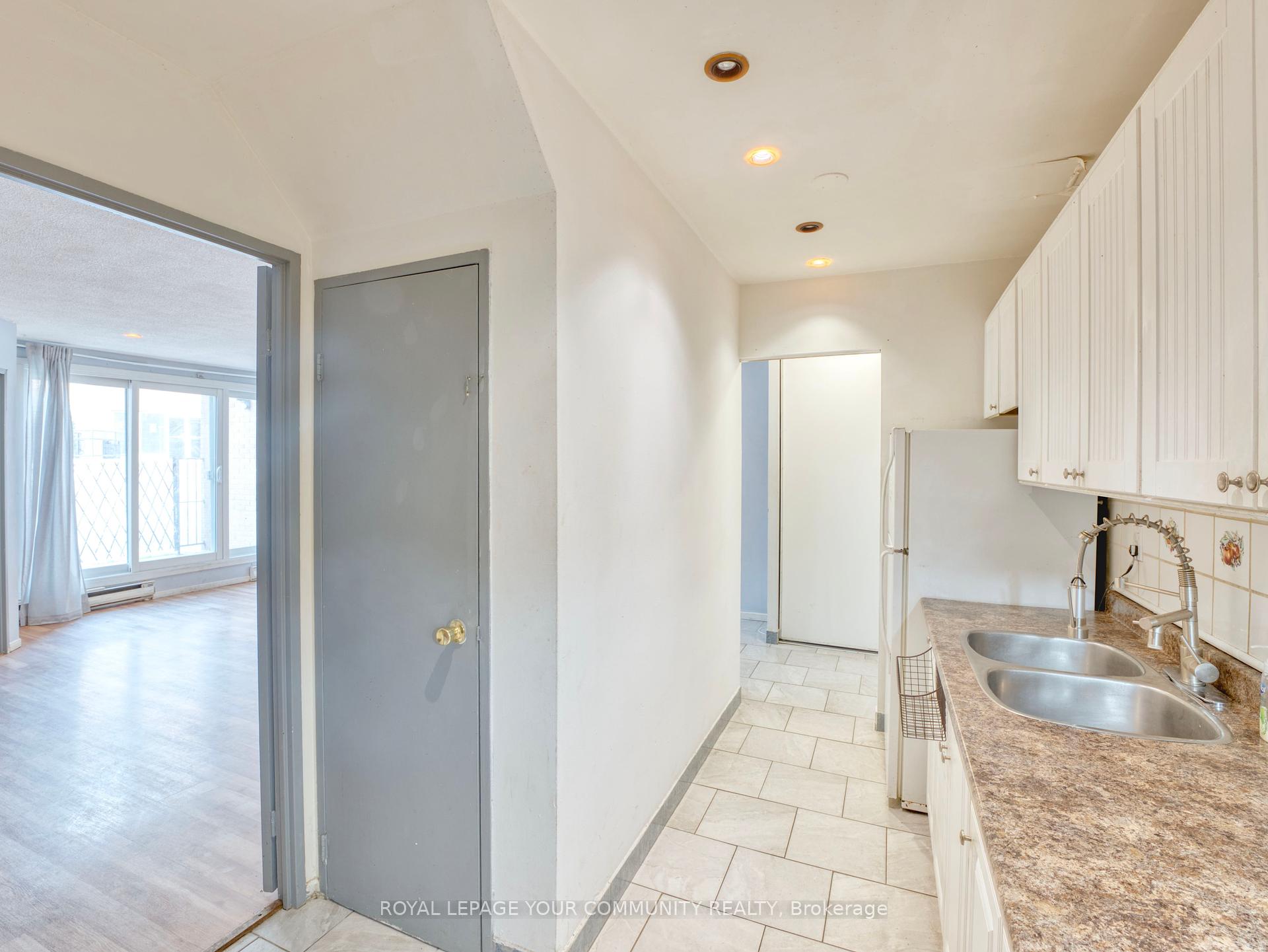 3 Bedrooms Condo at 100 Mornelle, Toronto For sale