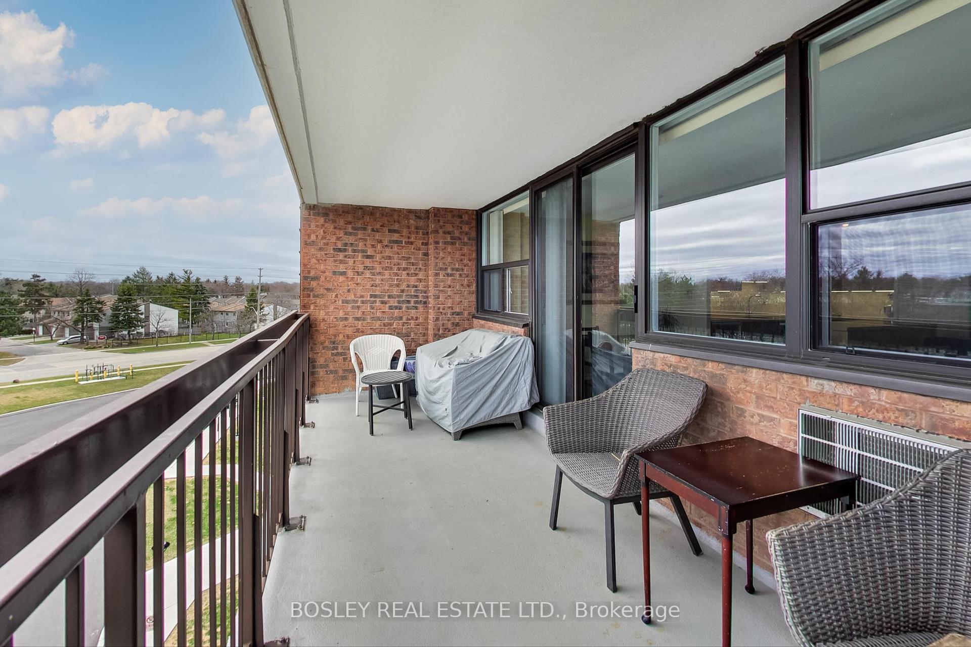2 Bedrooms Condo at 3501 Glen Erin,  Mississauga For sale