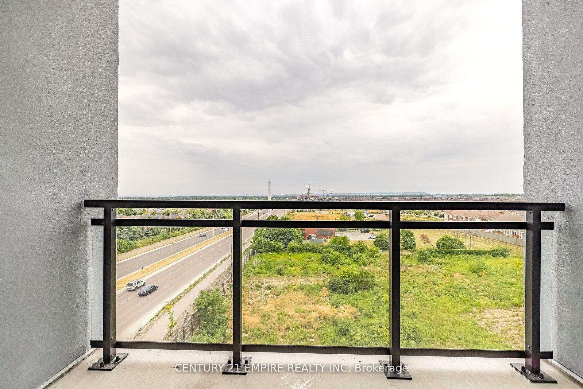 2 Bedrooms Condo at 95 Dundas,  Oakville For sale