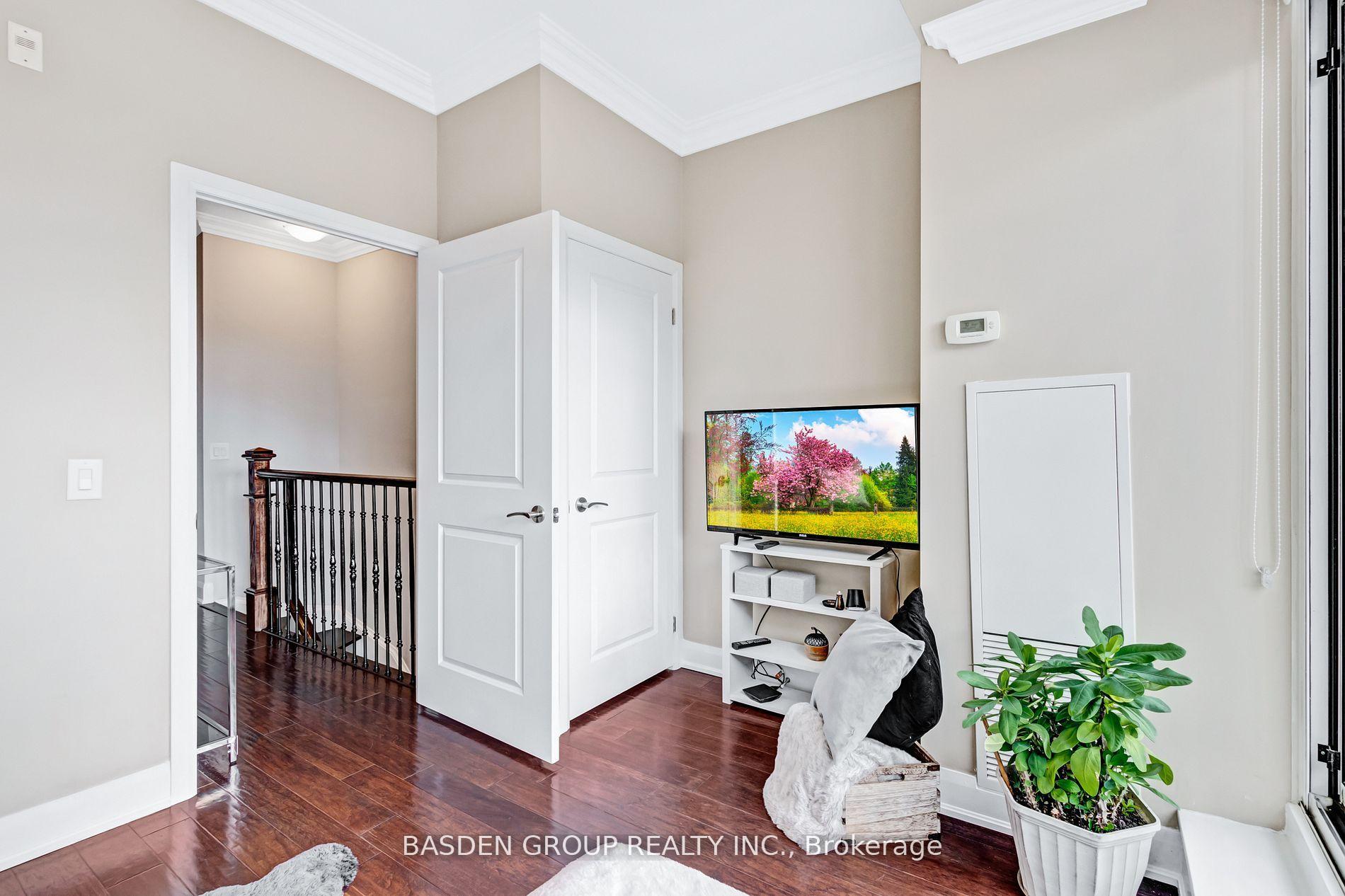 4 Bedrooms Condo at 4700 Highway 7, Vaughan For sale