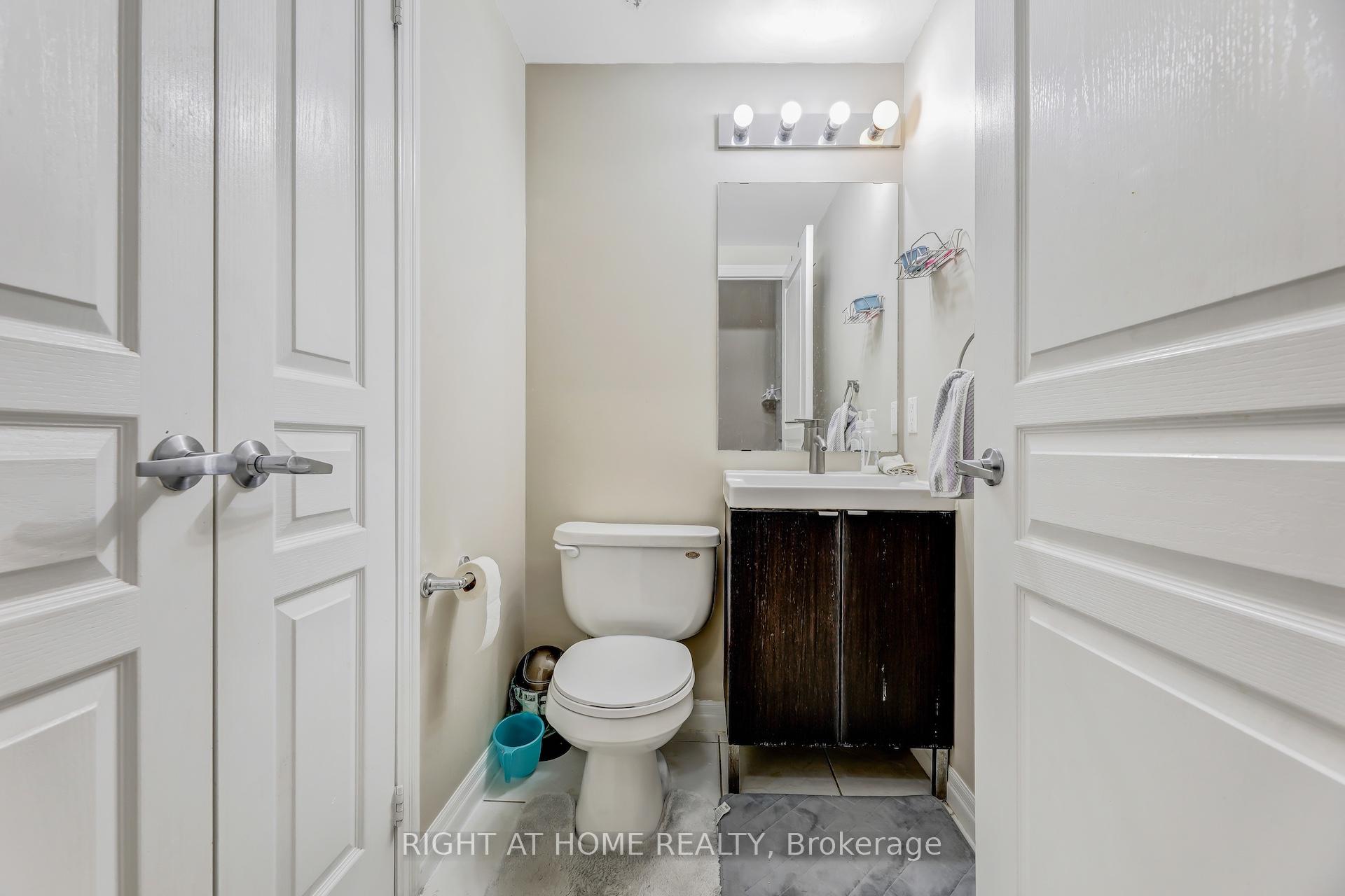 2 Bedrooms Condo at 3939 Duke Of York, Mississauga For sale