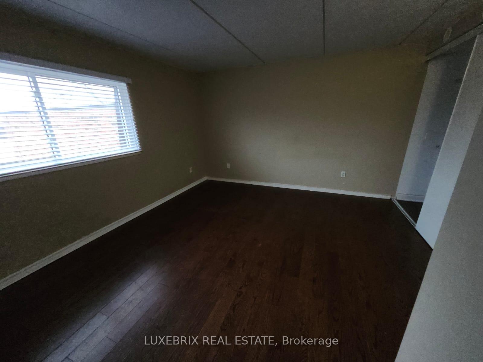5 Bedrooms Condo at 180 Mississauga, Mississauga For sale