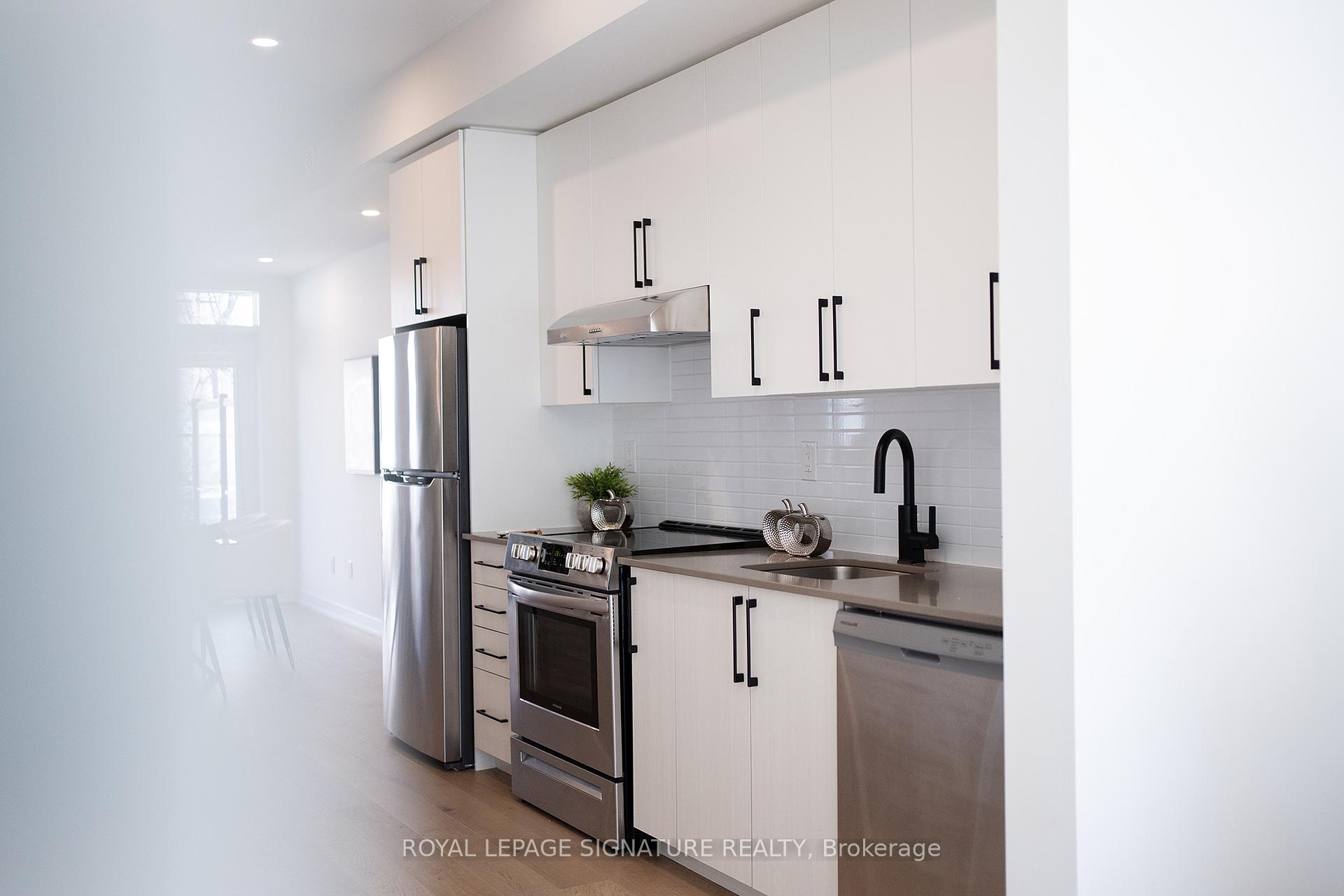 3 Bedrooms Condo at 110 Canon Jackson,  Toronto For sale