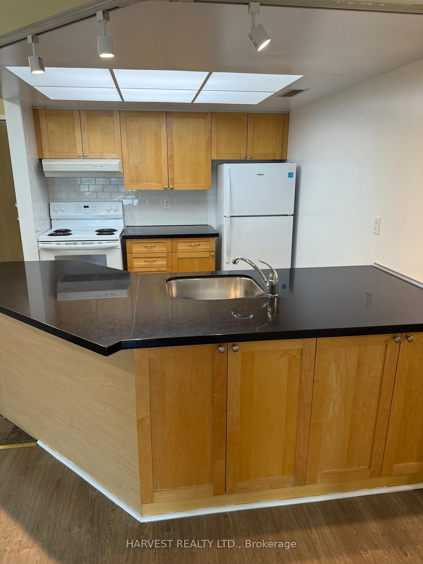 3 Bedrooms Condo at 1001 Bay, Toronto For sale