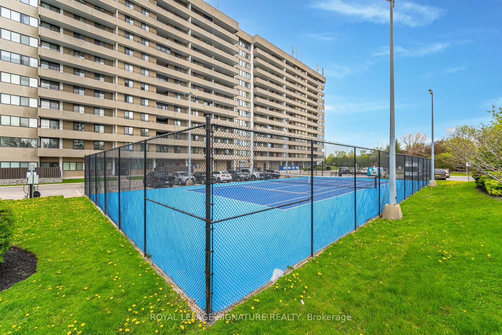 4 Bedrooms Condo at 1300 Mississauga Valley,  Mississauga For sale