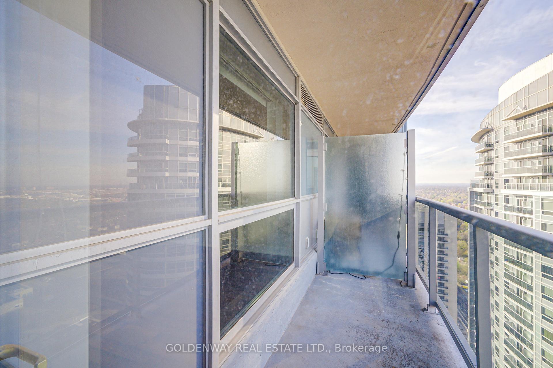 1 Bedroom Condo at 125 Village Green,  Toronto For sale