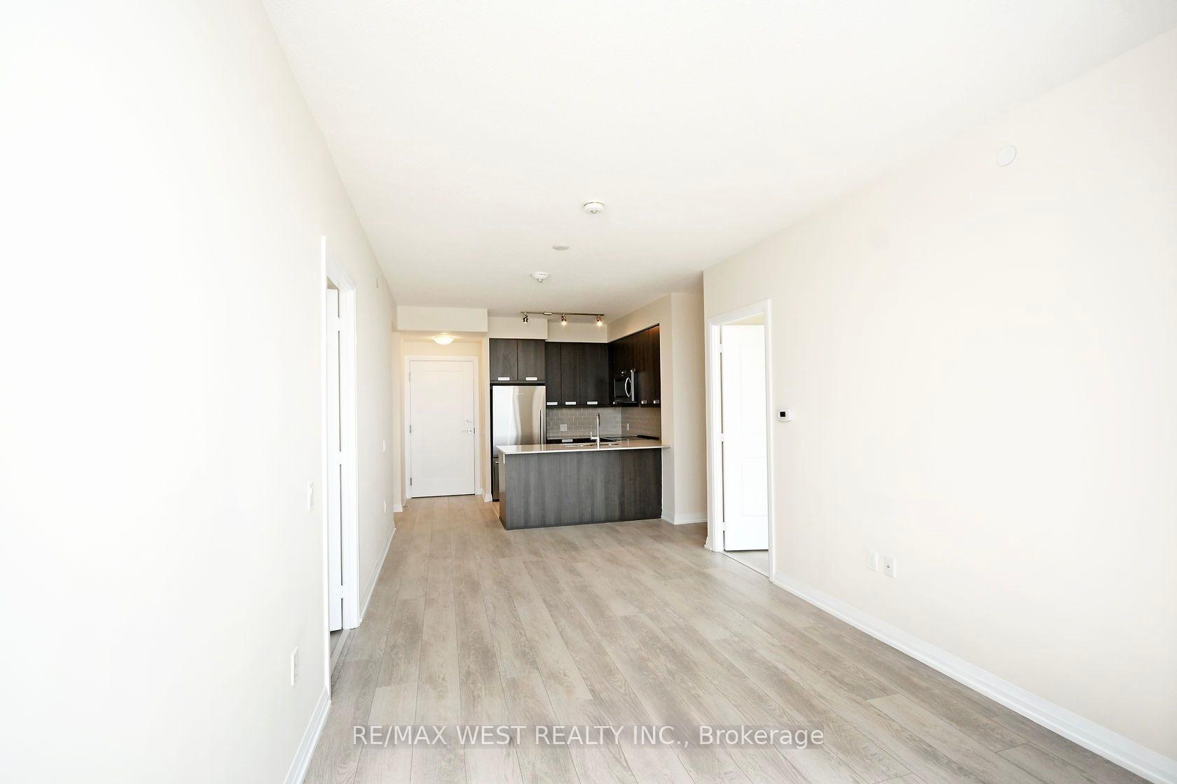 3 Bedrooms Condo at 35 Watergarden, Mississauga For sale