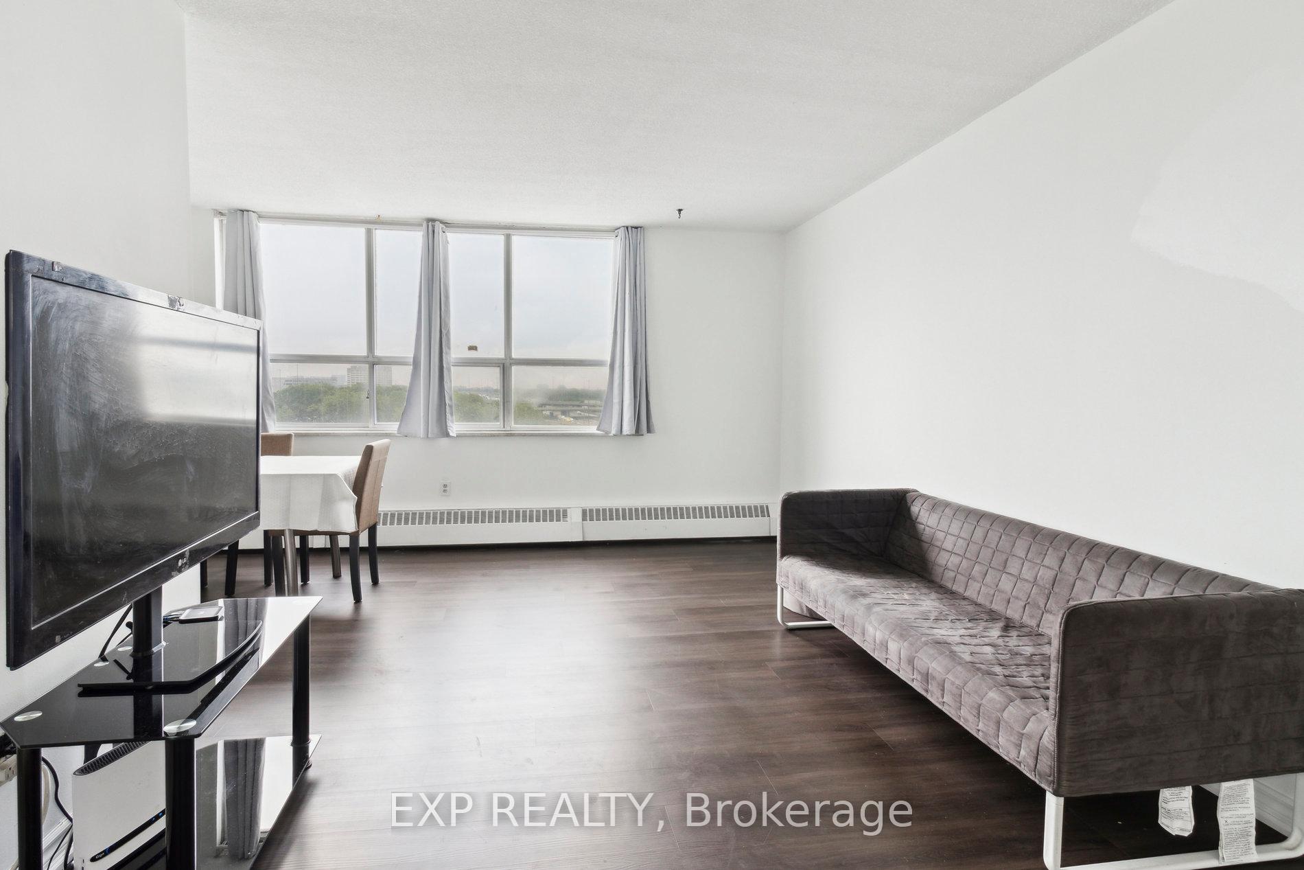 3 Bedrooms Condo at 5 Parkway Forest, Toronto For sale