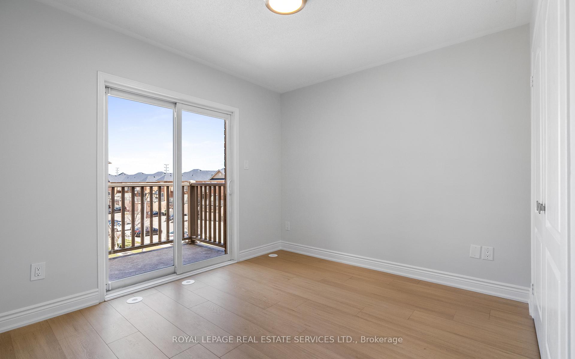 4 Bedrooms Condo at 5025 Ninth, Mississauga For sale
